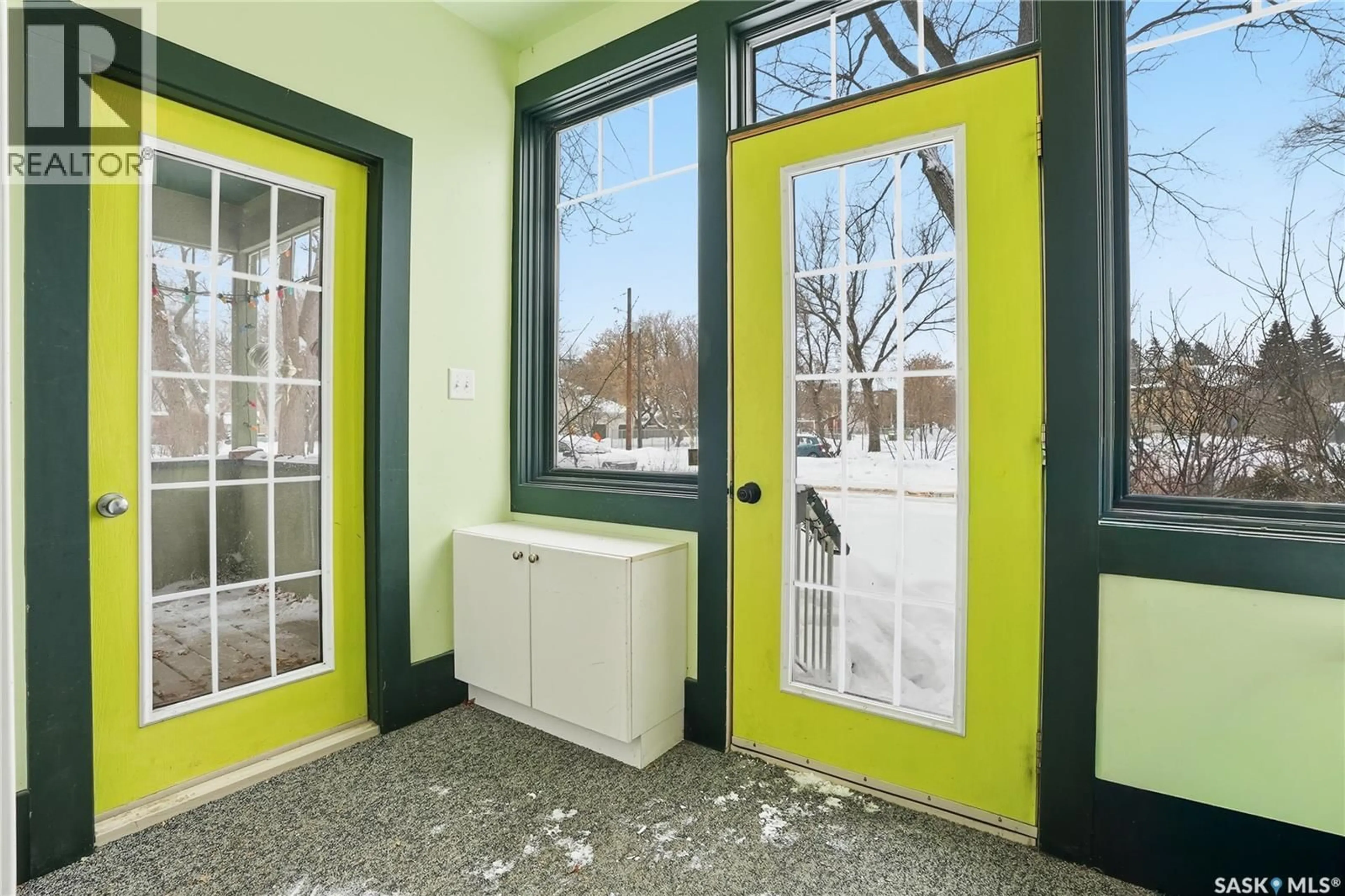 Indoor entryway for 613 DUFFERIN AVENUE, Saskatoon Saskatchewan S7N1C4