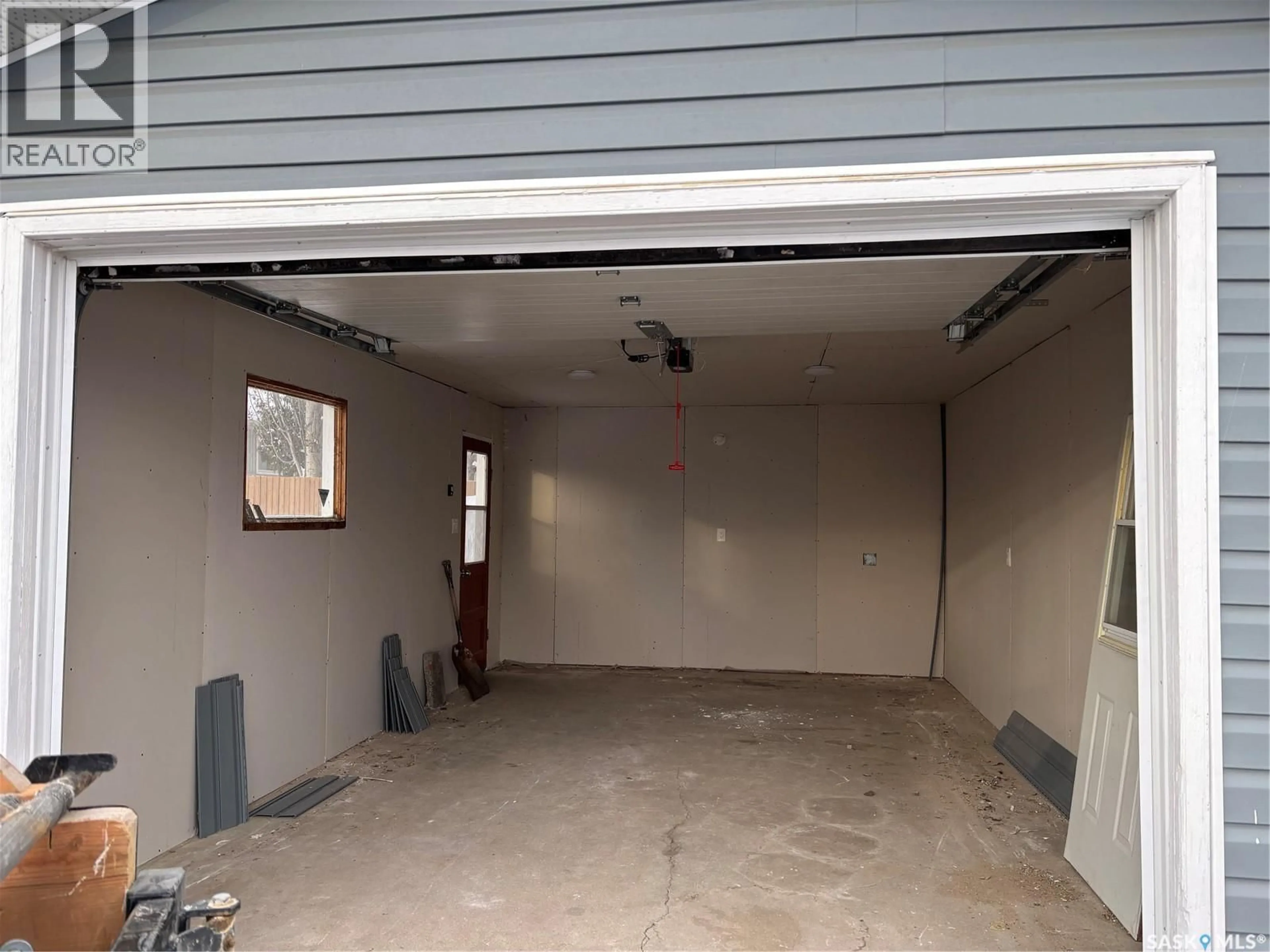 Indoor garage for 353 25TH STREET, Prince Albert Saskatchewan S6V4P5