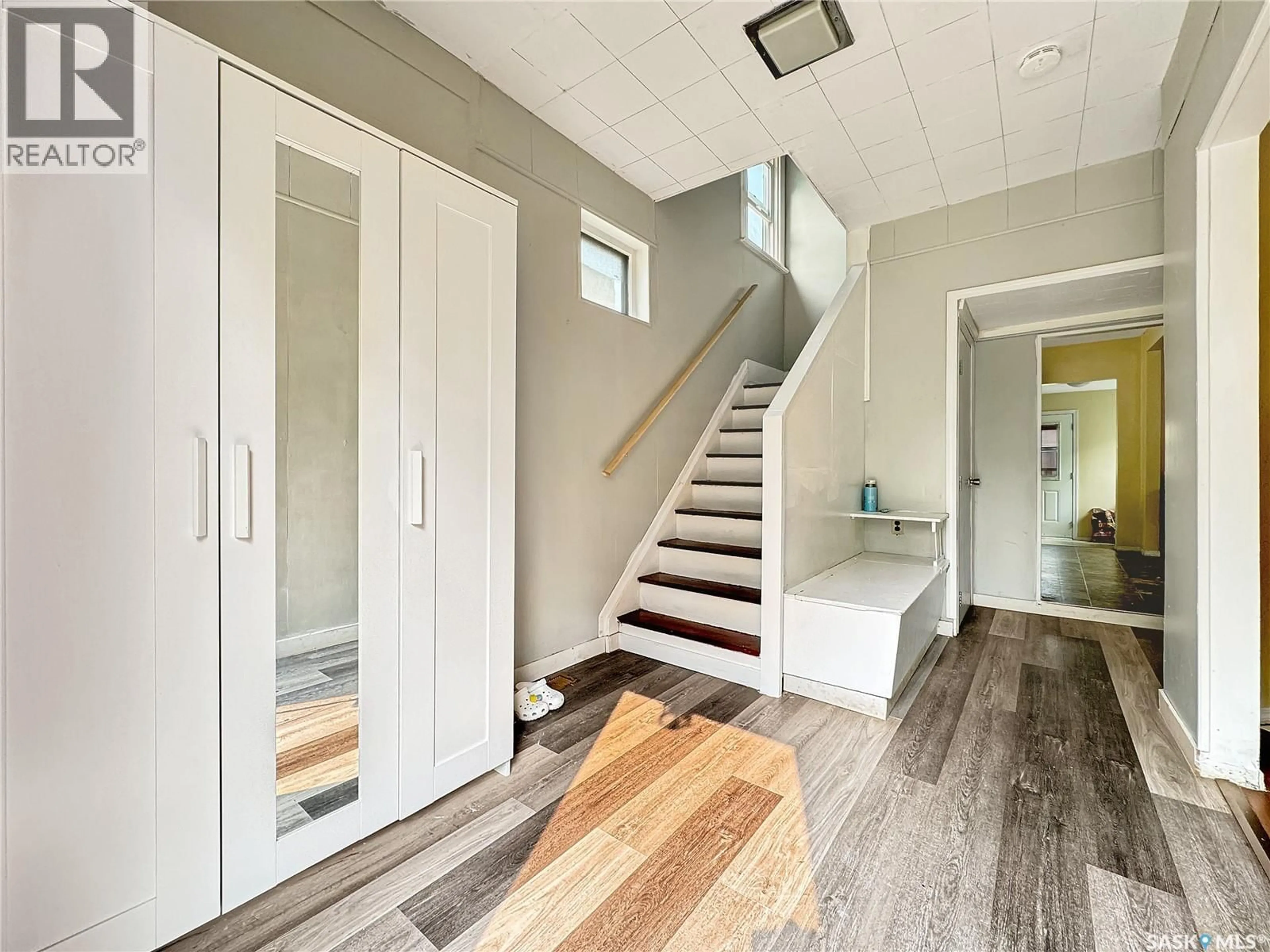 Indoor entryway for 1472 99TH STREET, North Battleford Saskatchewan S9A0R1