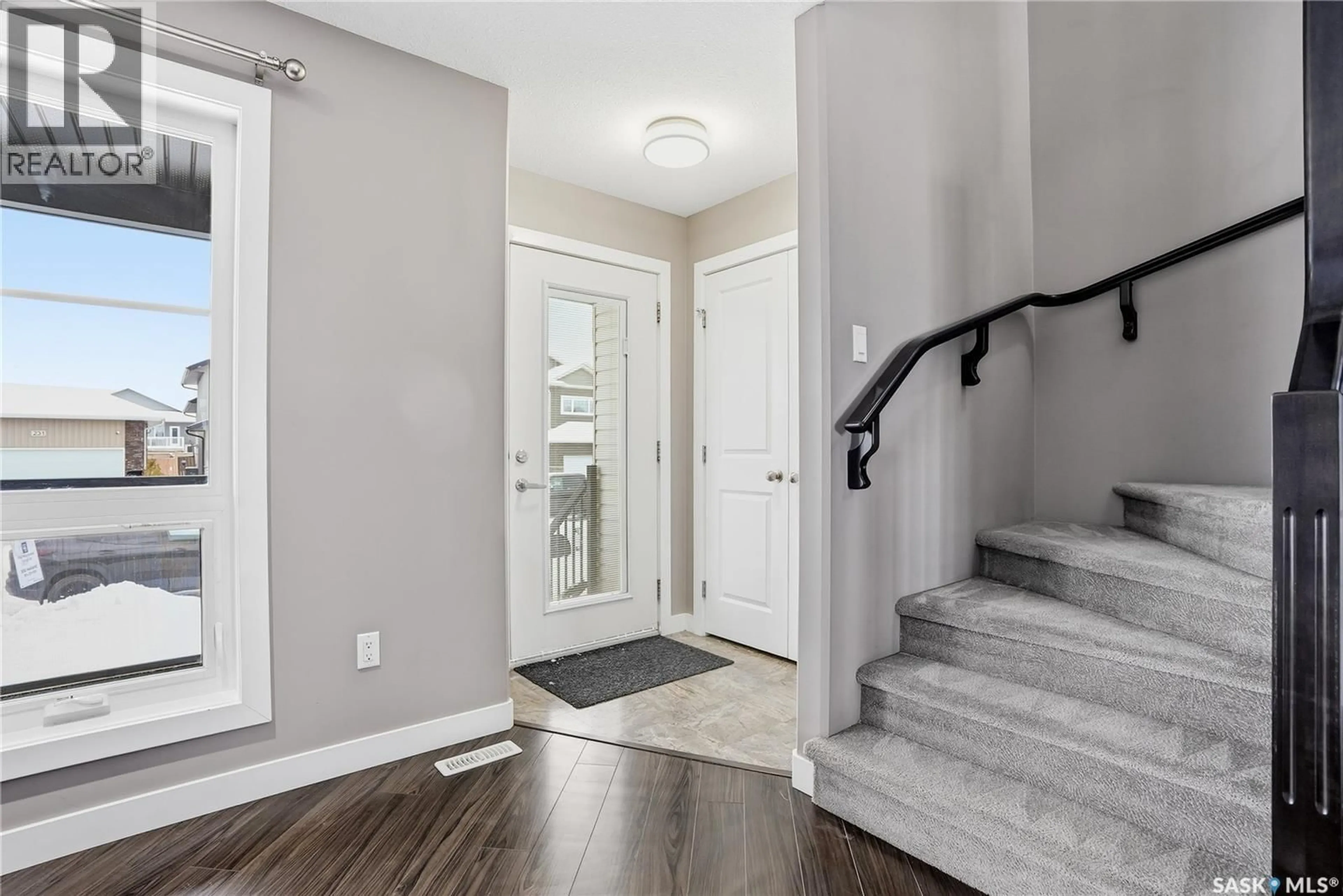 Indoor entryway for 242 KLOPPENBURG WAY, Saskatoon Saskatchewan S7W0N6