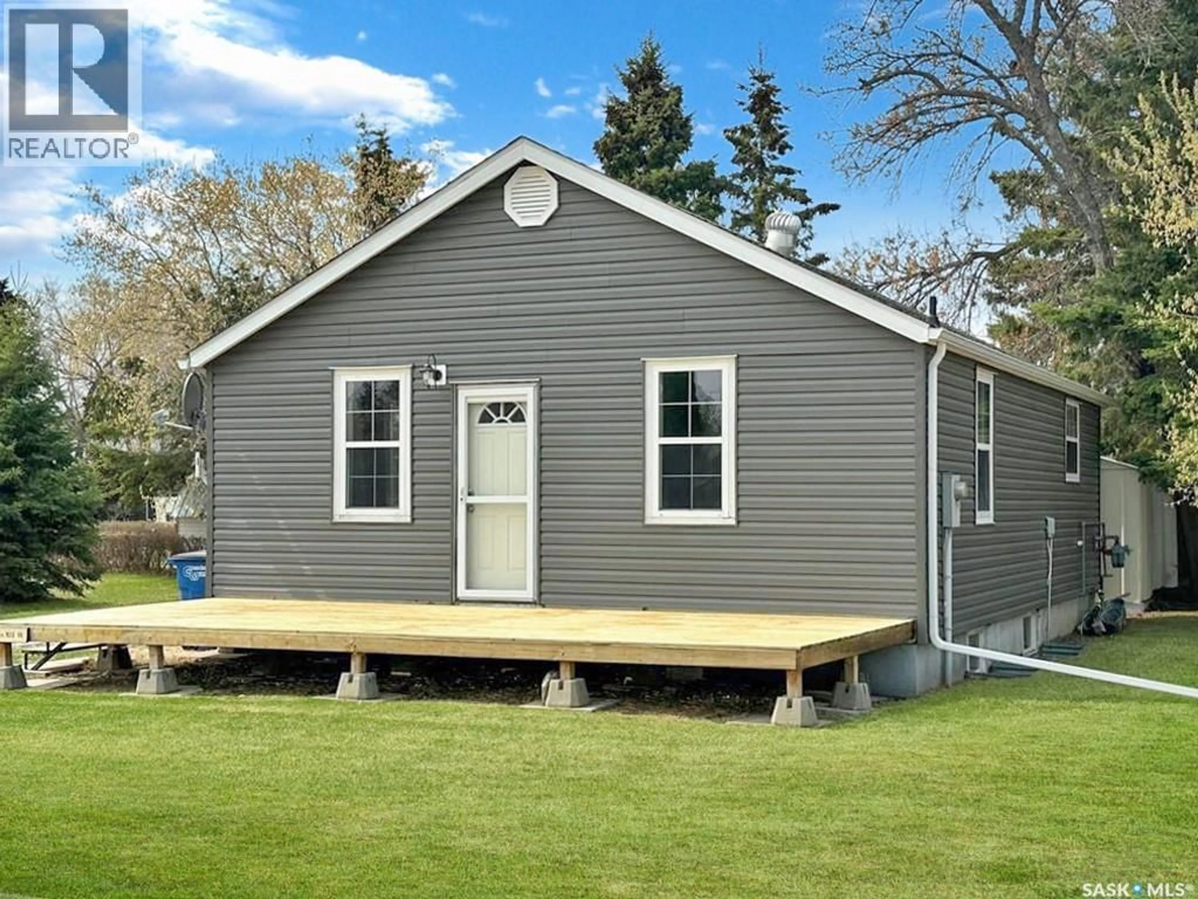 Home with vinyl exterior material, building for 103 1ST STREET, Meath Park Saskatchewan S0J1T0