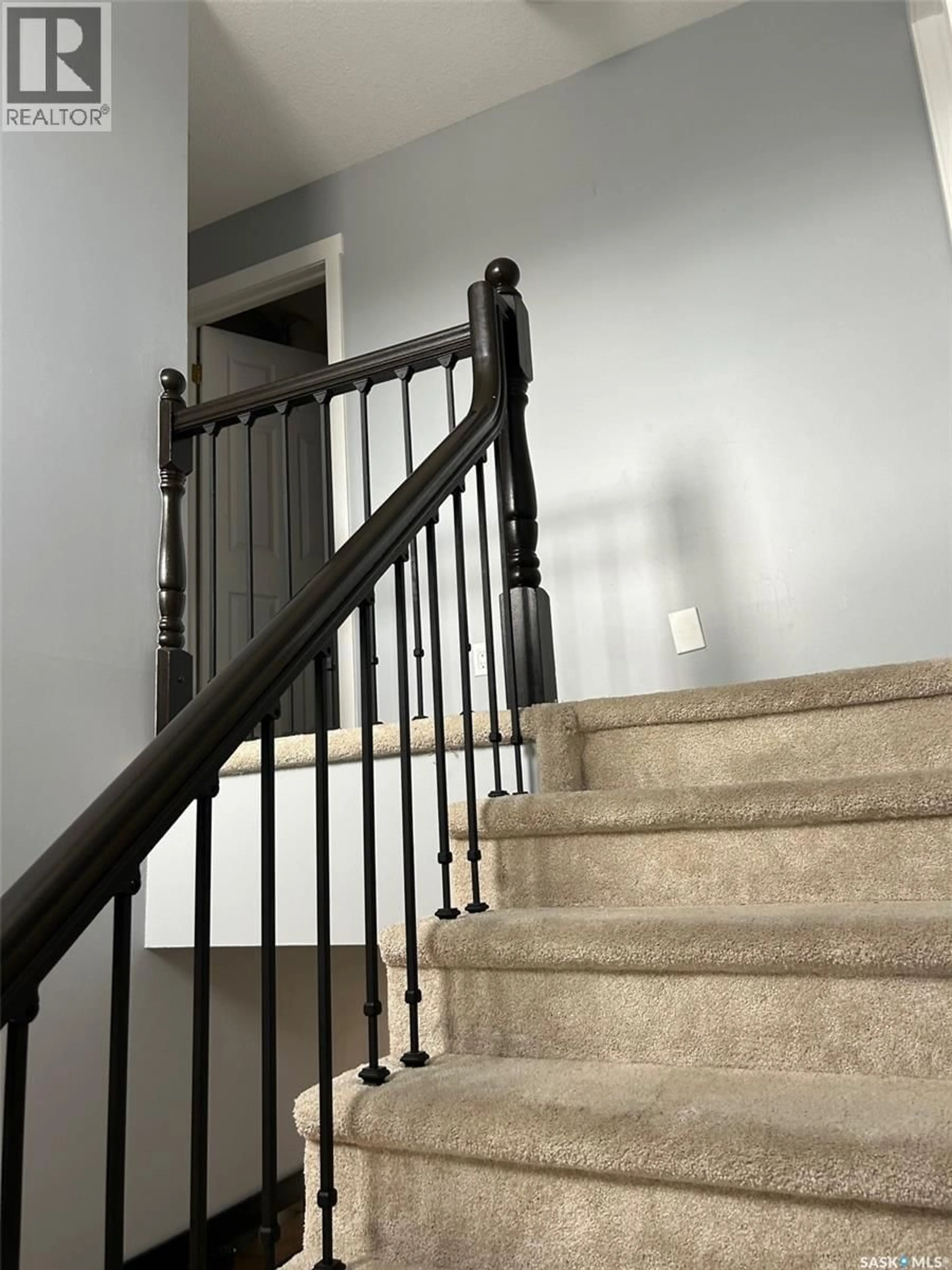 Stairs for 3827 BRITANNIA PLACE, Regina Saskatchewan S4V2Z6