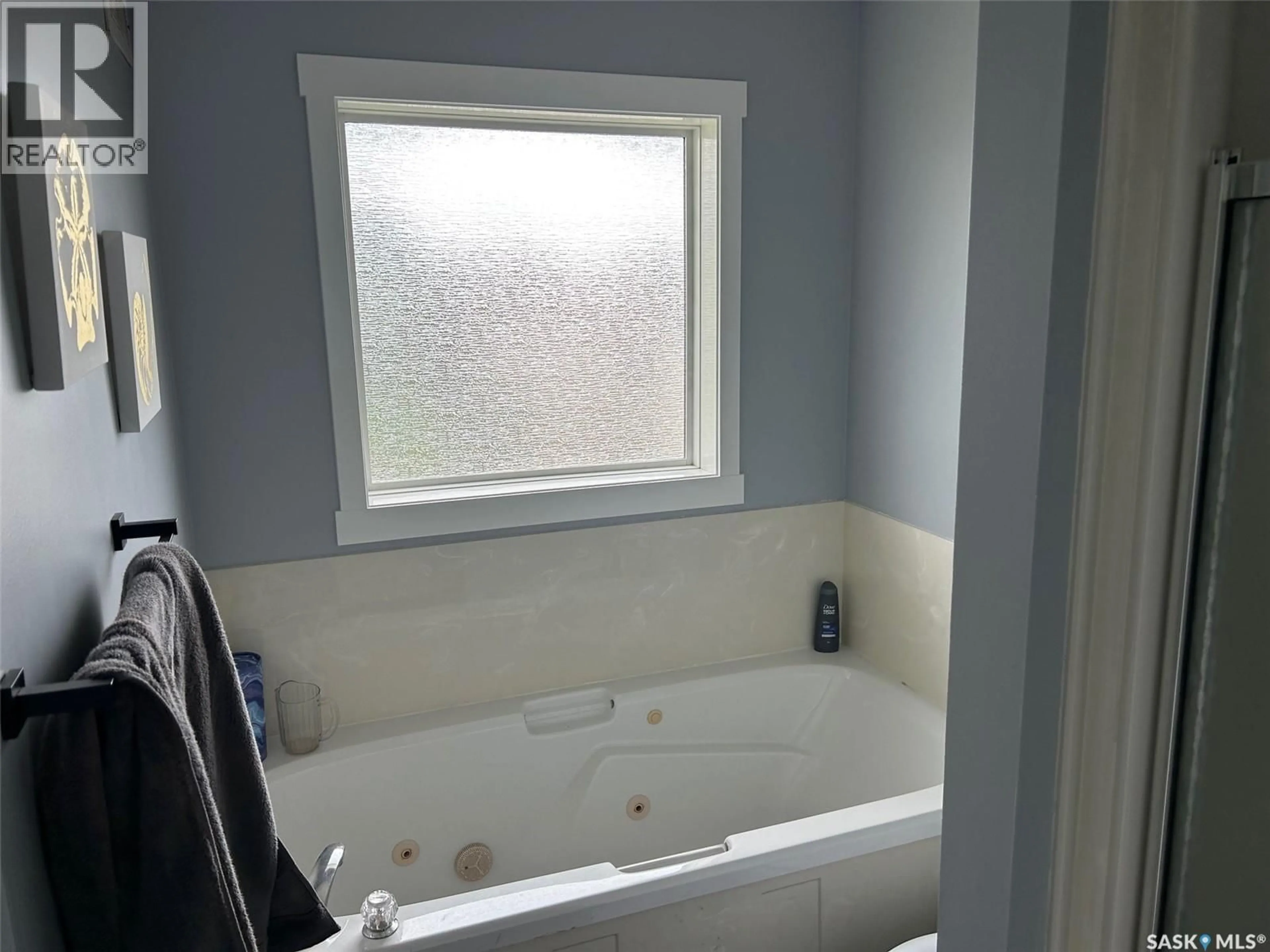 Contemporary bathroom, ceramic/tile floor for 3827 BRITANNIA PLACE, Regina Saskatchewan S4V2Z6