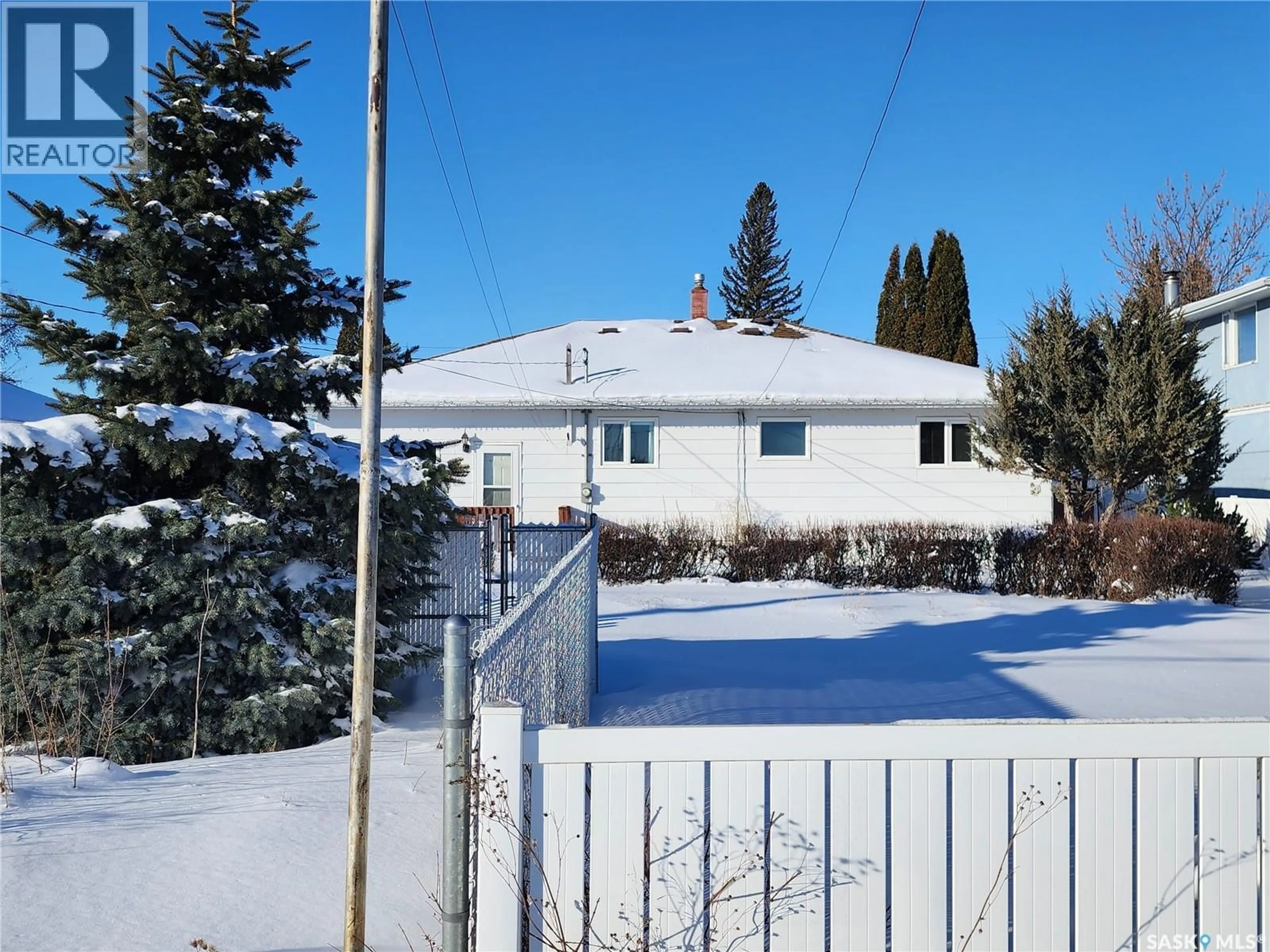 A pic from outside/outdoor area/front of a property/back of a property/a pic from drone, street for 1032 MAIN STREET, Melville Saskatchewan S0A2P0