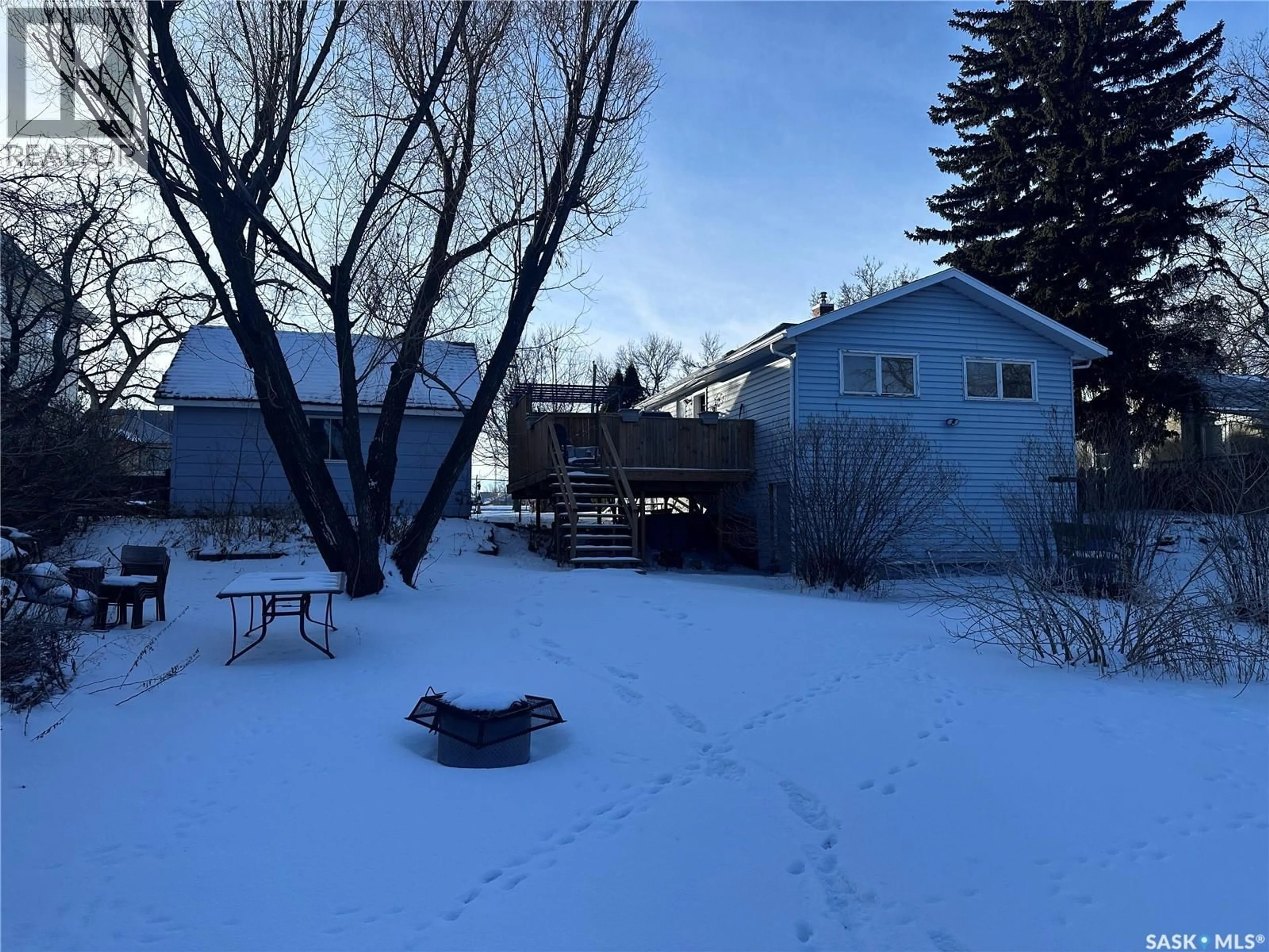 A pic from outside/outdoor area/front of a property/back of a property/a pic from drone, water/lake/river/ocean view for 333 5TH AVENUE, Weyburn Saskatchewan S4H1Y4