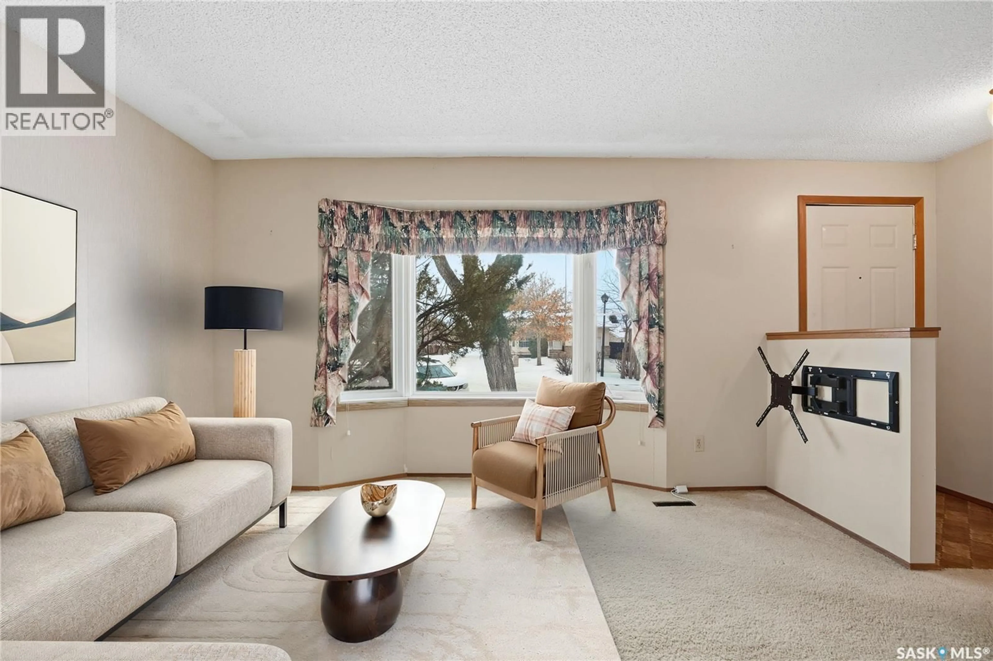 Living room with furniture, unknown for 986 GARRY STREET, Regina Saskatchewan S4X2N1