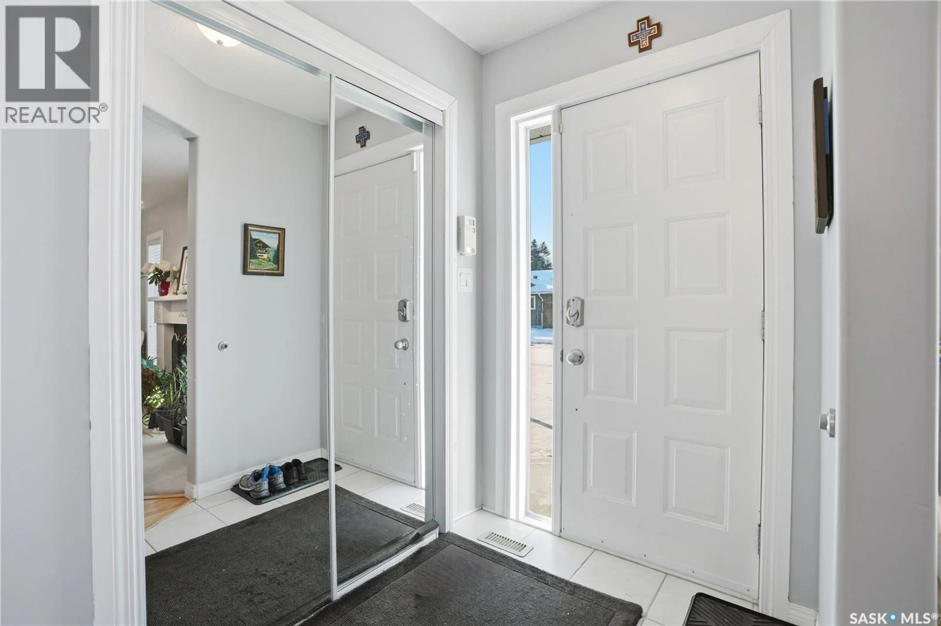 Indoor entryway for 223 DELARONDE LANE, Saskatoon Saskatchewan S7J3Z1