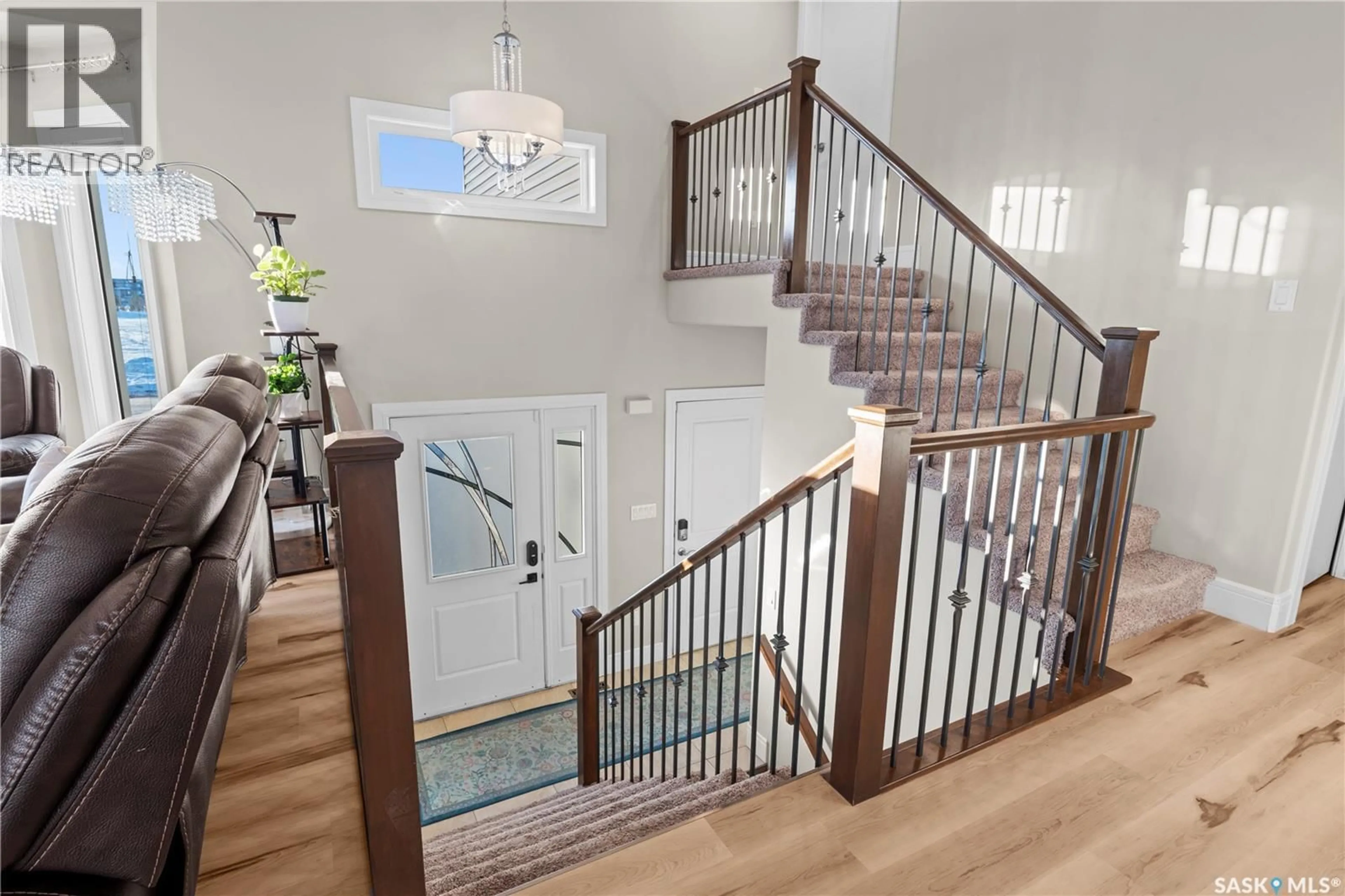 Stairs for 742 EVERGREEN BOULEVARD, Saskatoon Saskatchewan S7W0N2