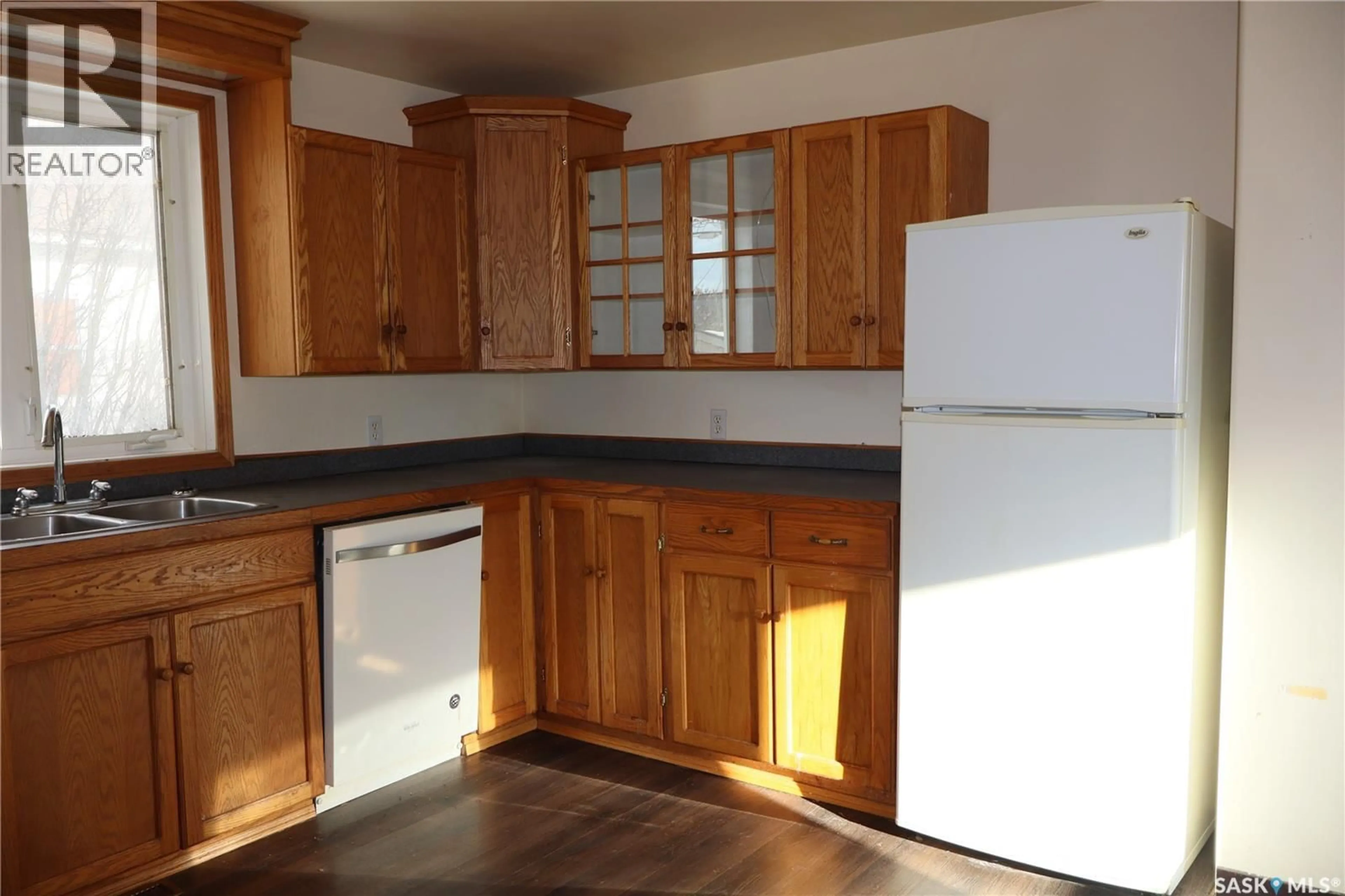 Standard kitchen, wood/laminate floor for NE - 52 2ND AVENUE, Swift Current Saskatchewan S9H2C5