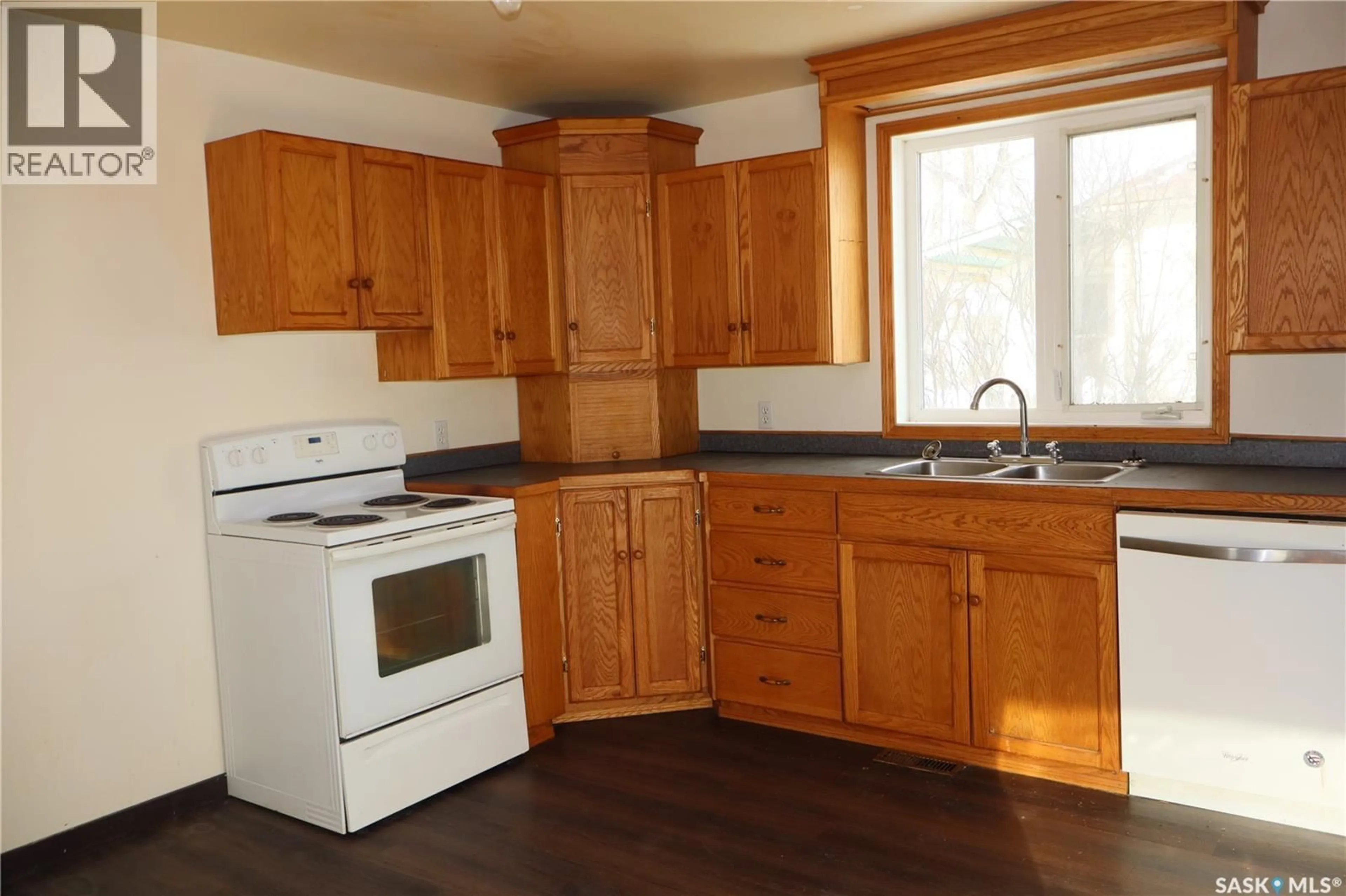 Standard kitchen, wood/laminate floor for NE - 52 2ND AVENUE, Swift Current Saskatchewan S9H2C5