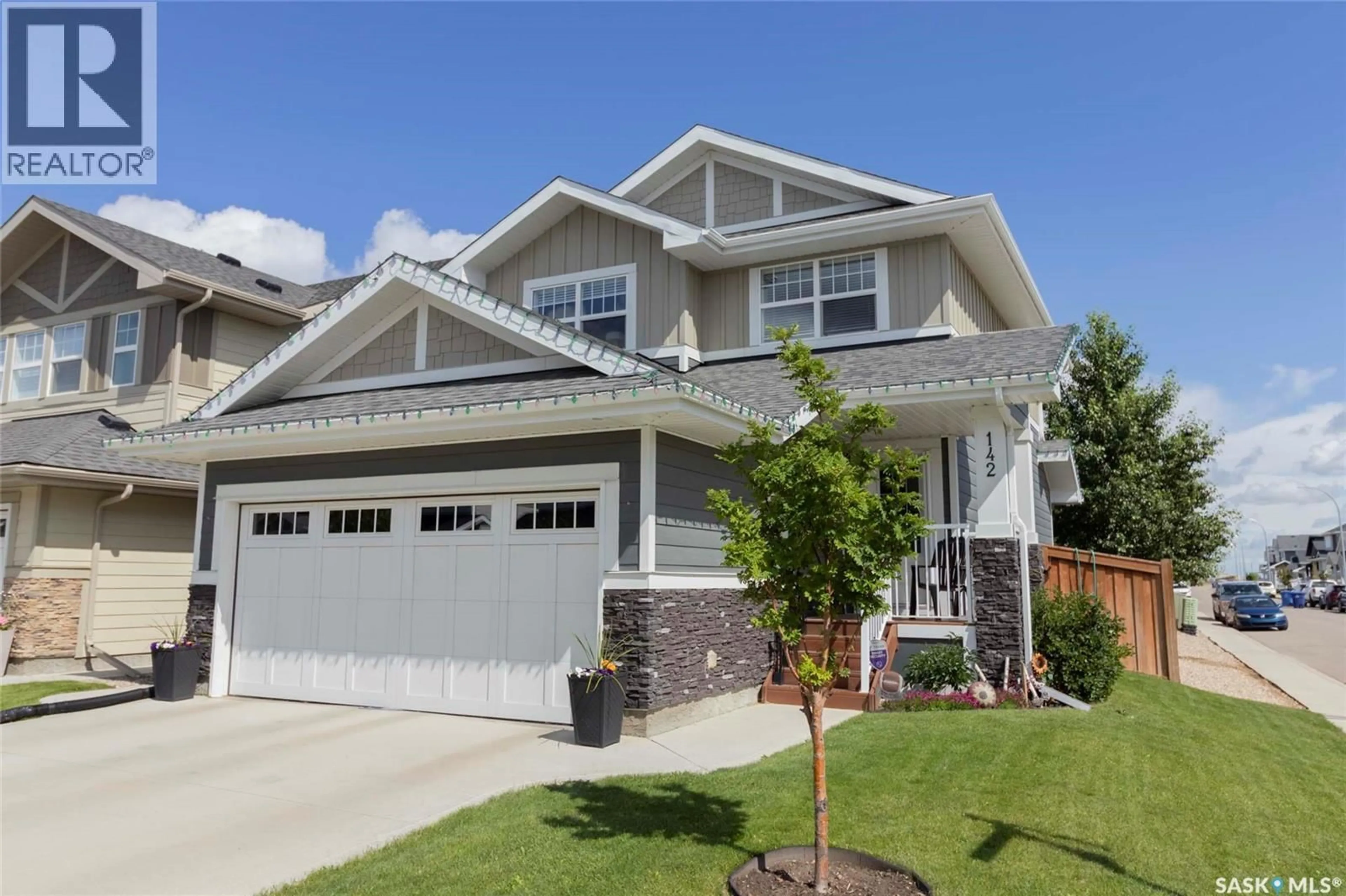 Home with vinyl exterior material, street for 142 STILLING MEWS, Saskatoon Saskatchewan S7V0P4