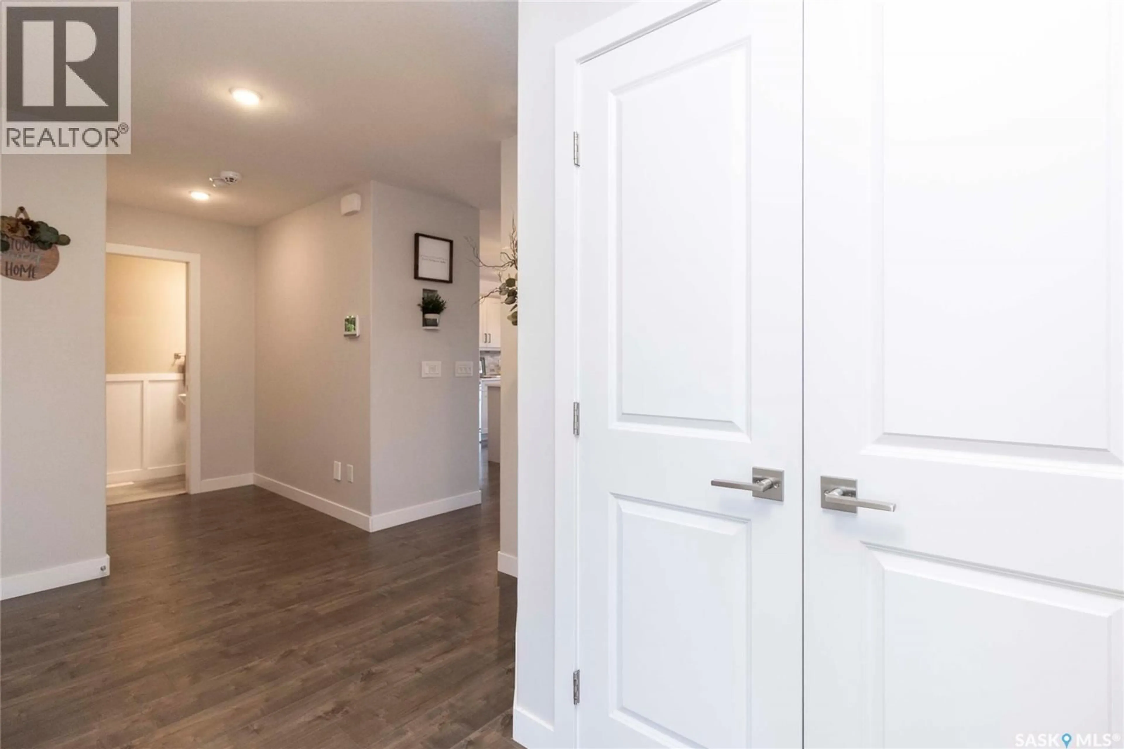 Indoor entryway for 142 STILLING MEWS, Saskatoon Saskatchewan S7V0P4