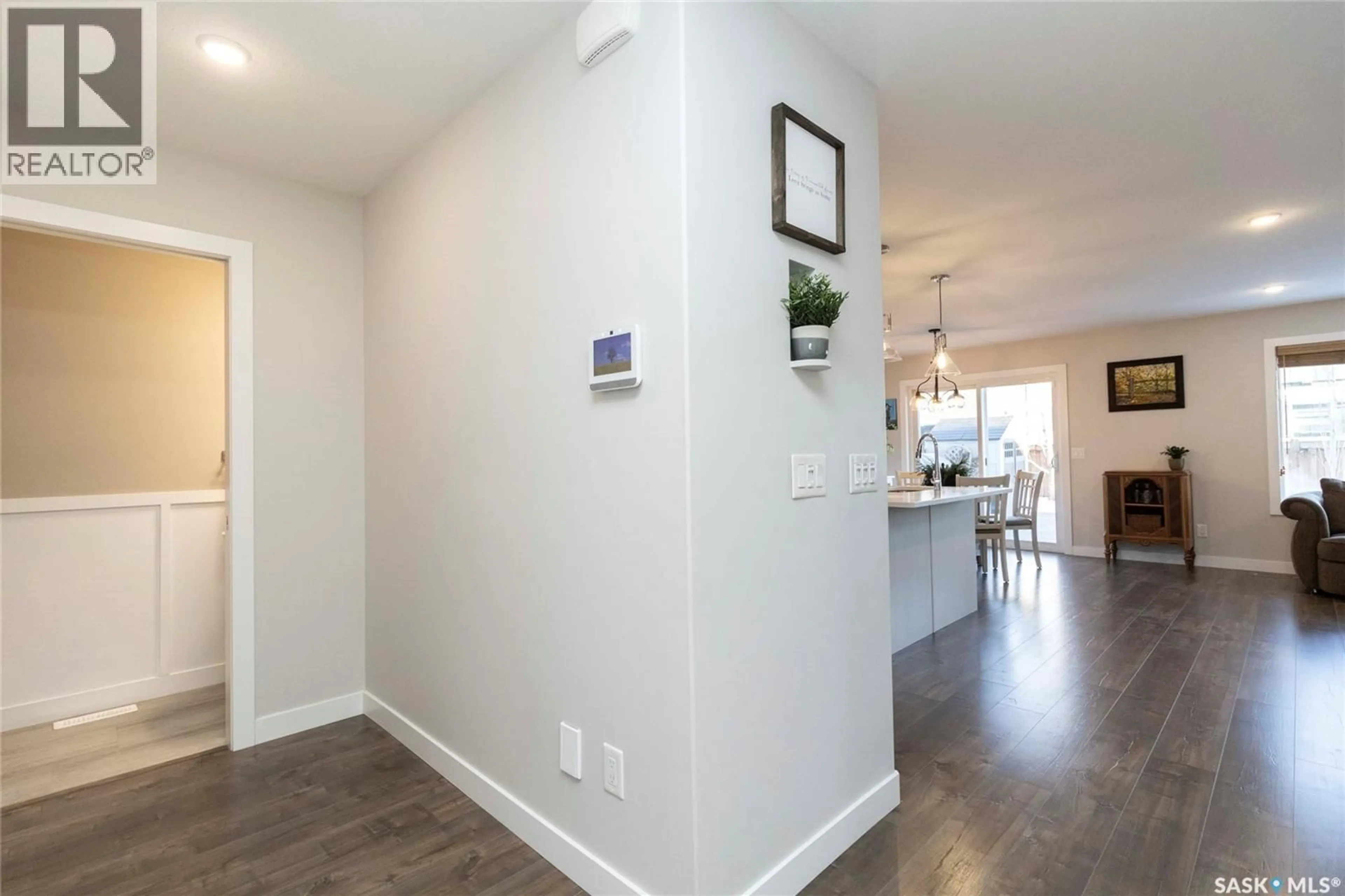 Indoor entryway for 142 STILLING MEWS, Saskatoon Saskatchewan S7V0P4