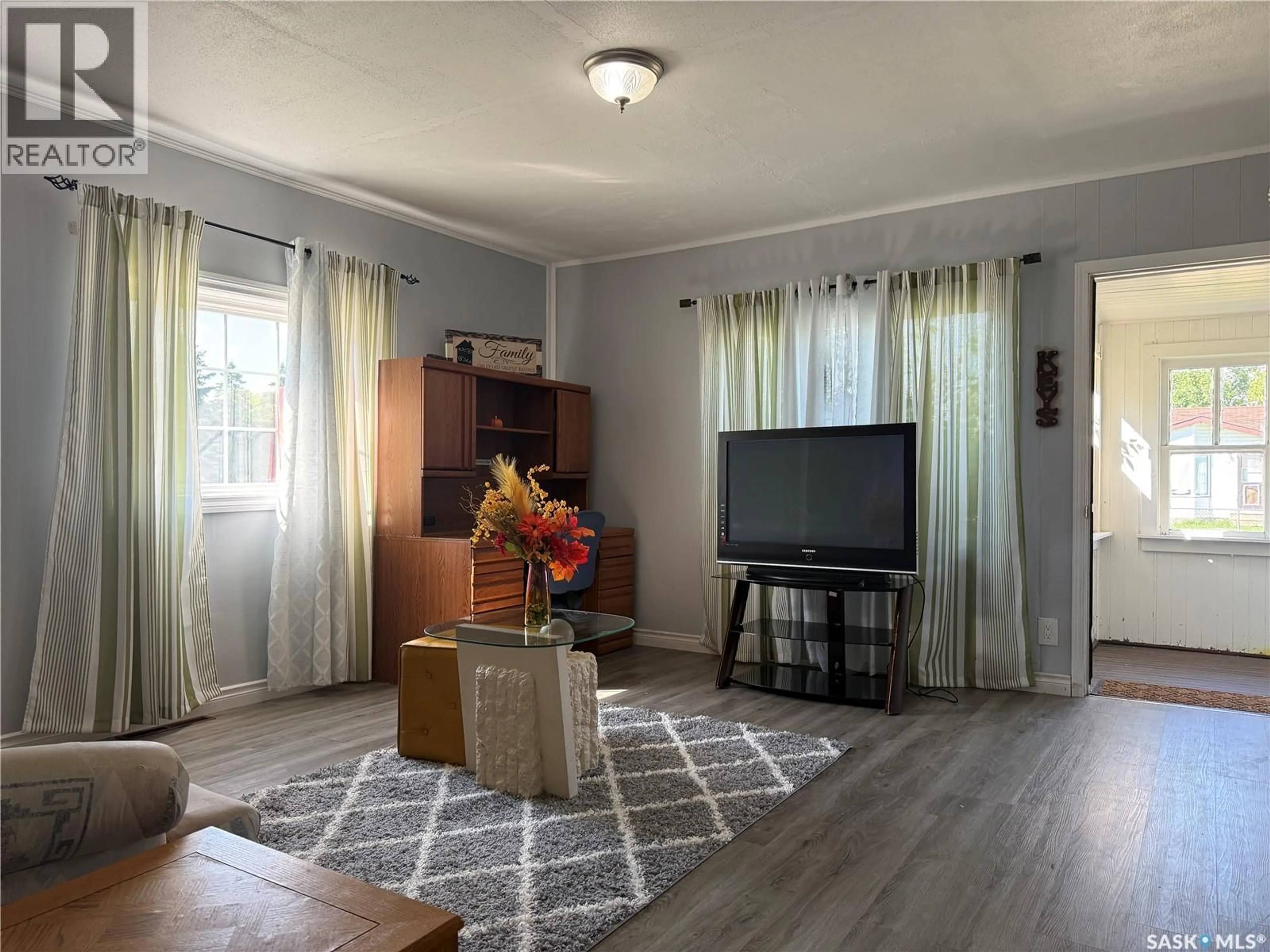 Living room with furniture, unknown for 573 4TH AVENUE, Melville Saskatchewan S0A2P0
