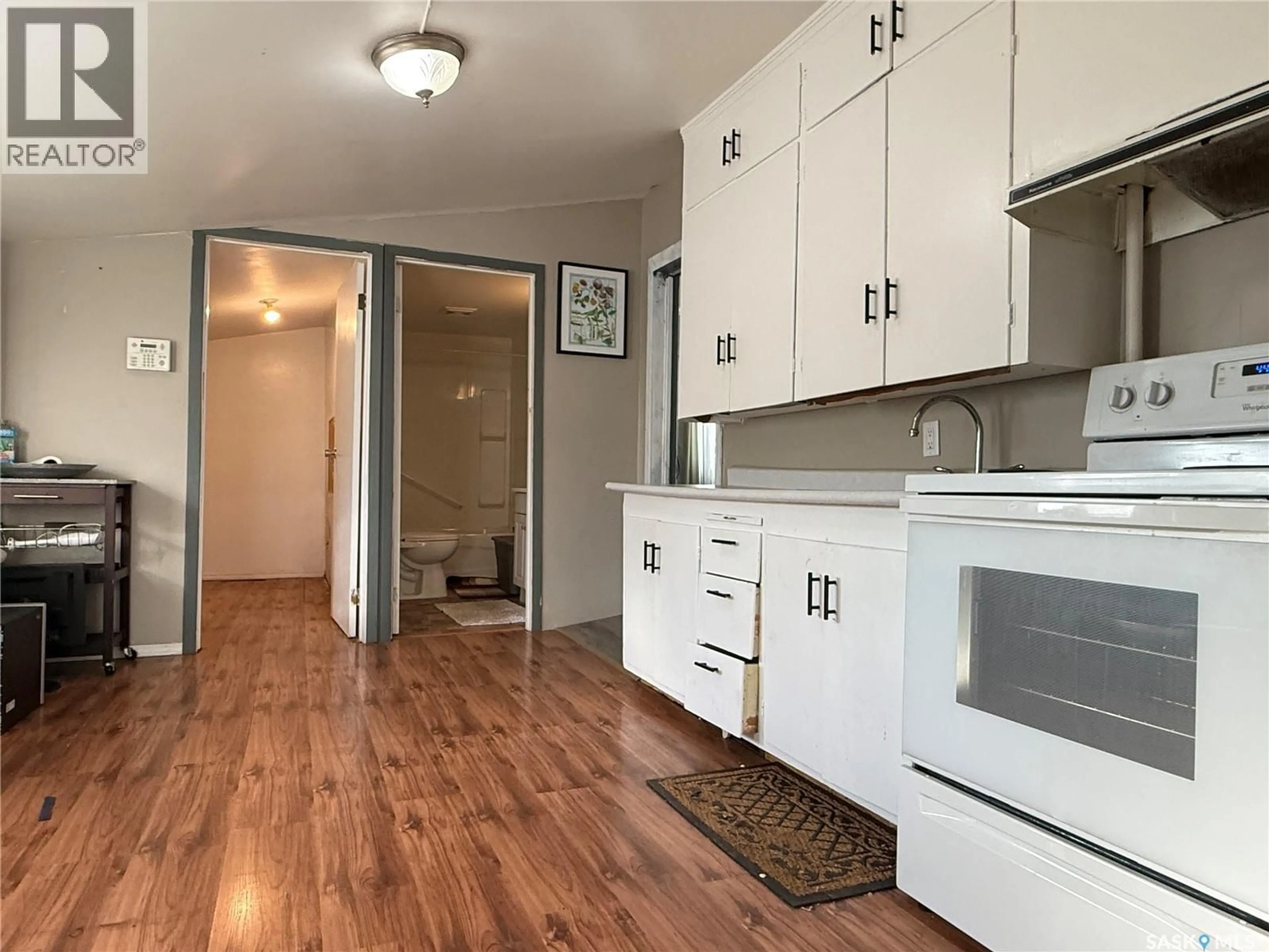 Standard kitchen, unknown for 573 4TH AVENUE, Melville Saskatchewan S0A2P0