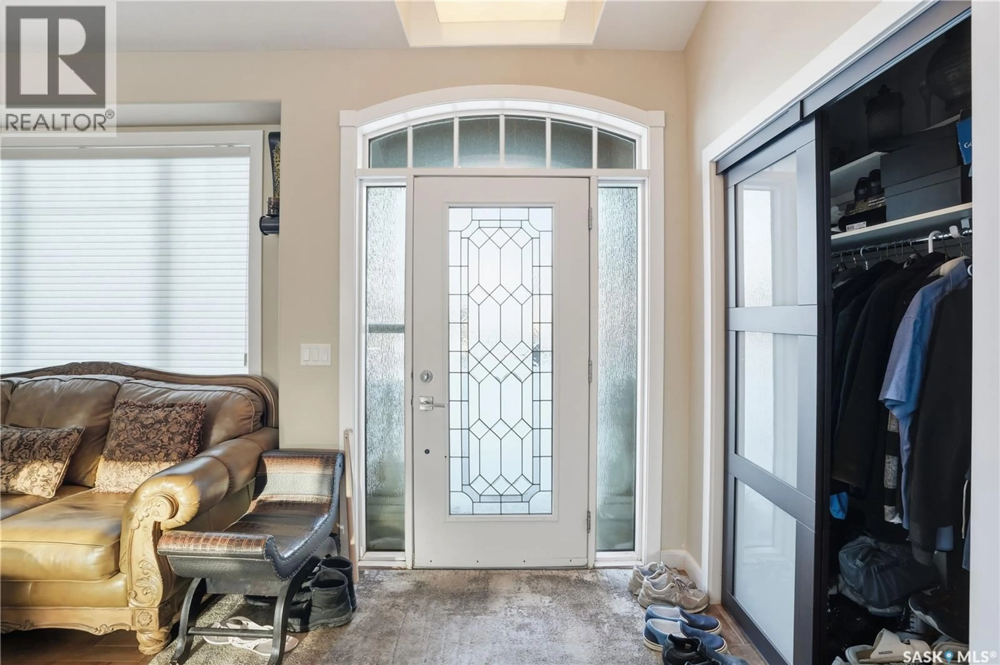 Indoor entryway for 215 BEECHWOOD CRESCENT, Saskatoon Saskatchewan S7V1K6