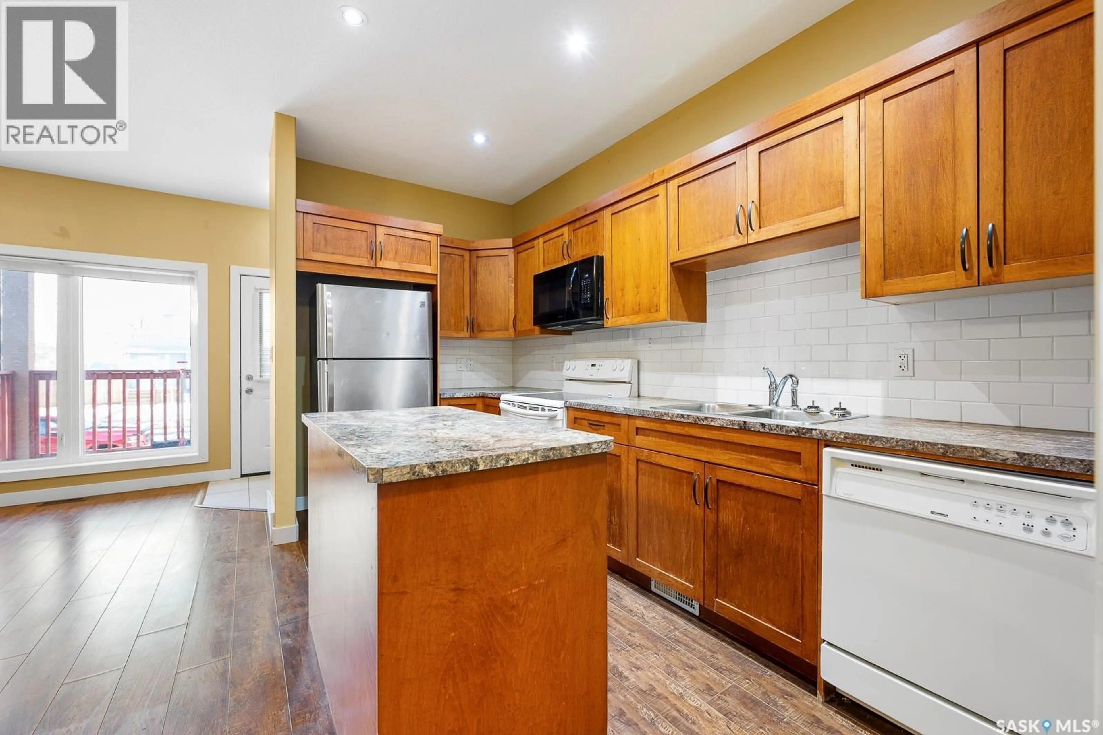 Standard kitchen, unknown for 1069 LINDSAY STREET, Regina Saskatchewan S4N3A8