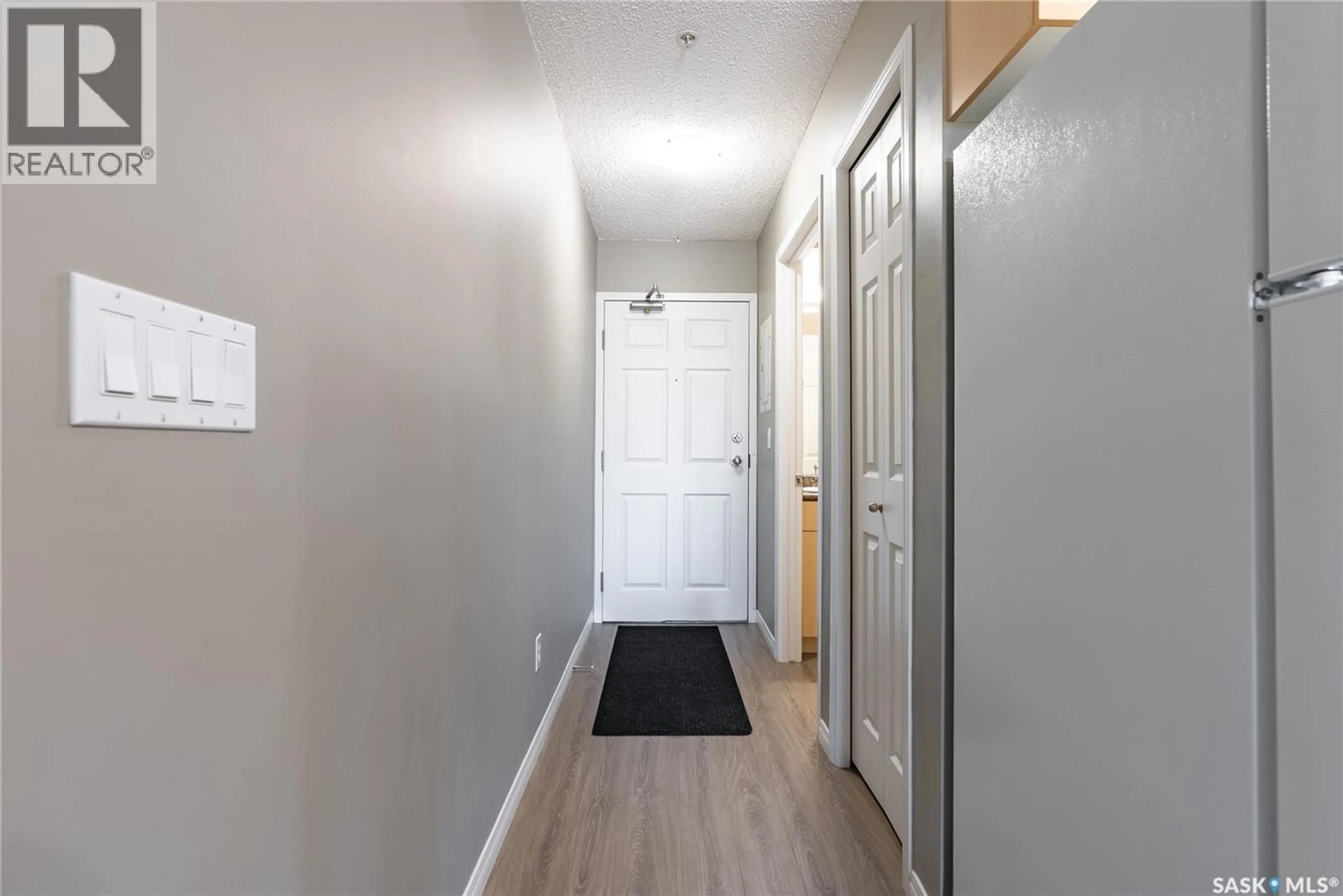 Indoor entryway for 105 - 303 LOWE ROAD, Saskatoon Saskatchewan S7S1P2