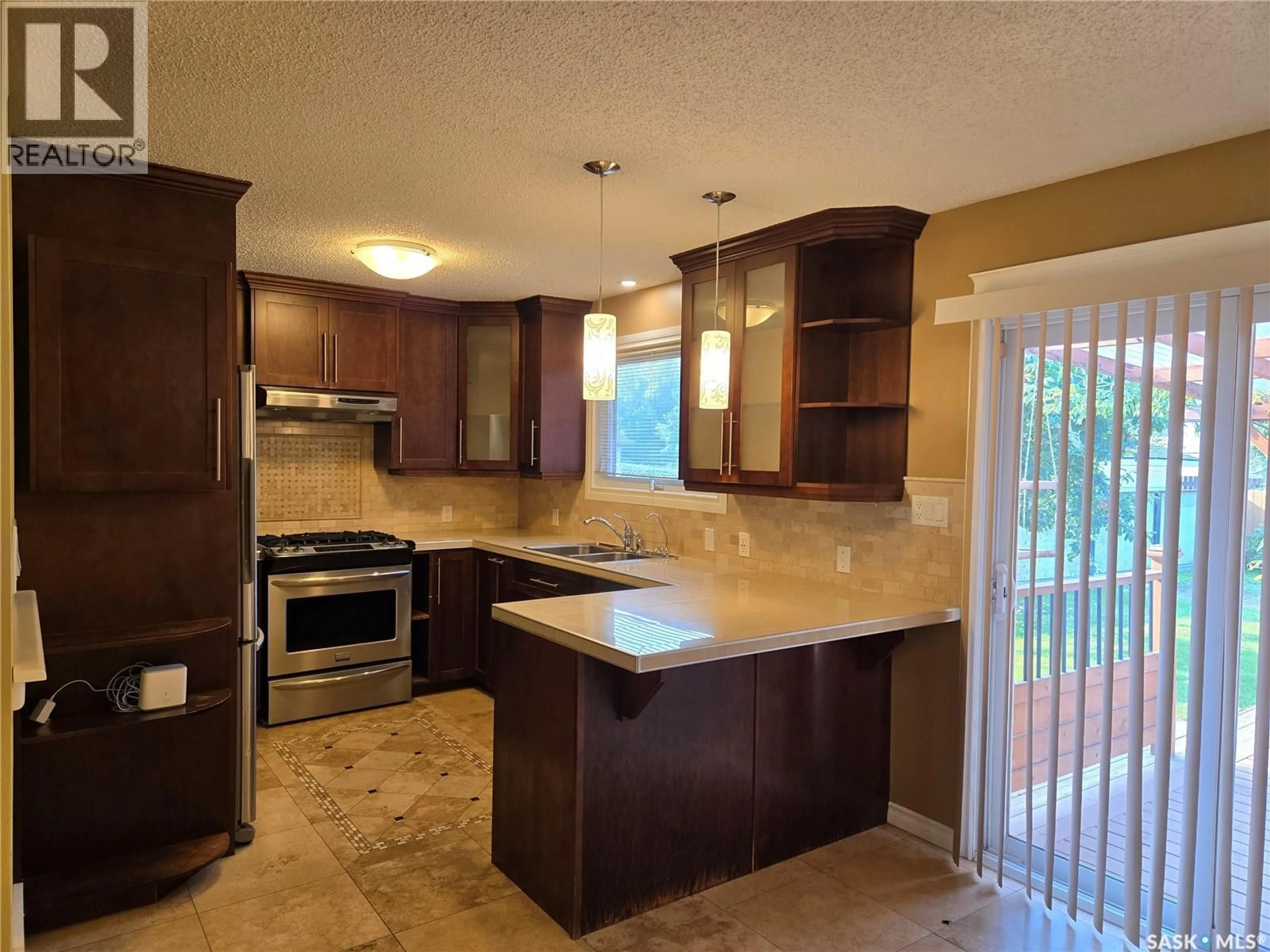 Open concept kitchen, ceramic/tile floor for 433 GUELPH CRESCENT, Saskatoon Saskatchewan S7H4R2