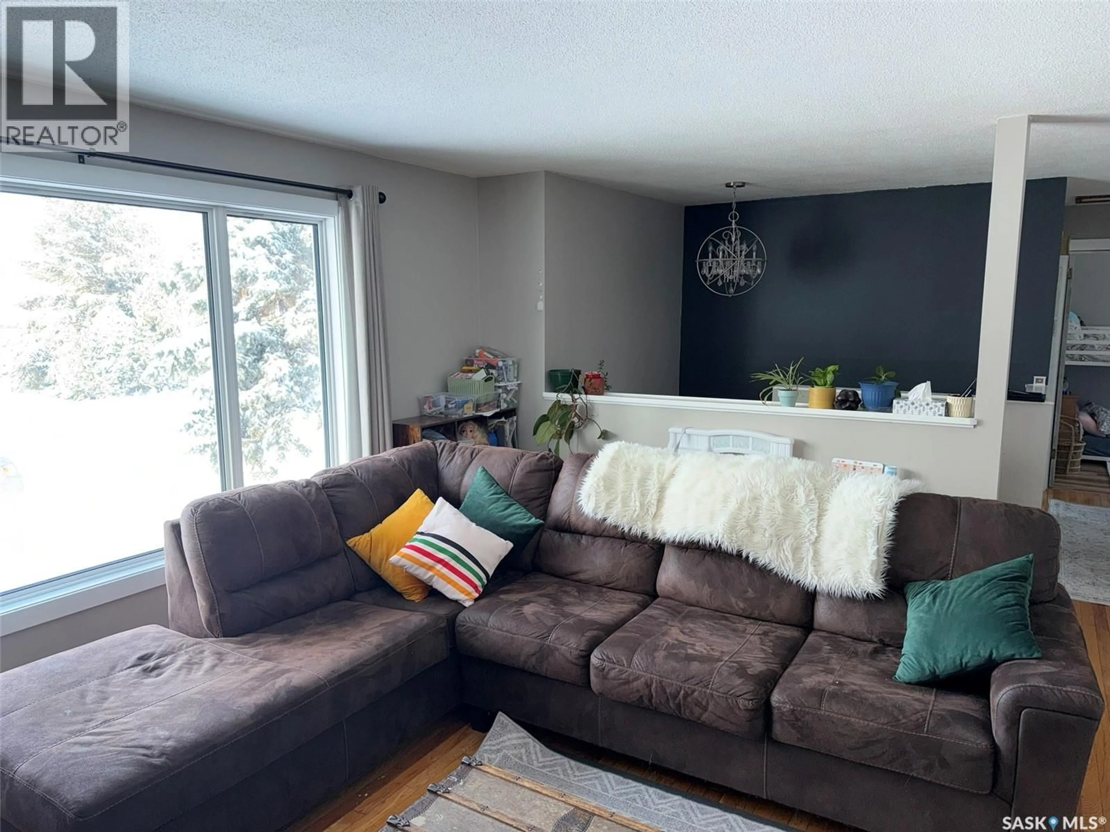 Living room with furniture, unknown for 410 MILLER CRESCENT, Wynyard Saskatchewan S0A4T0