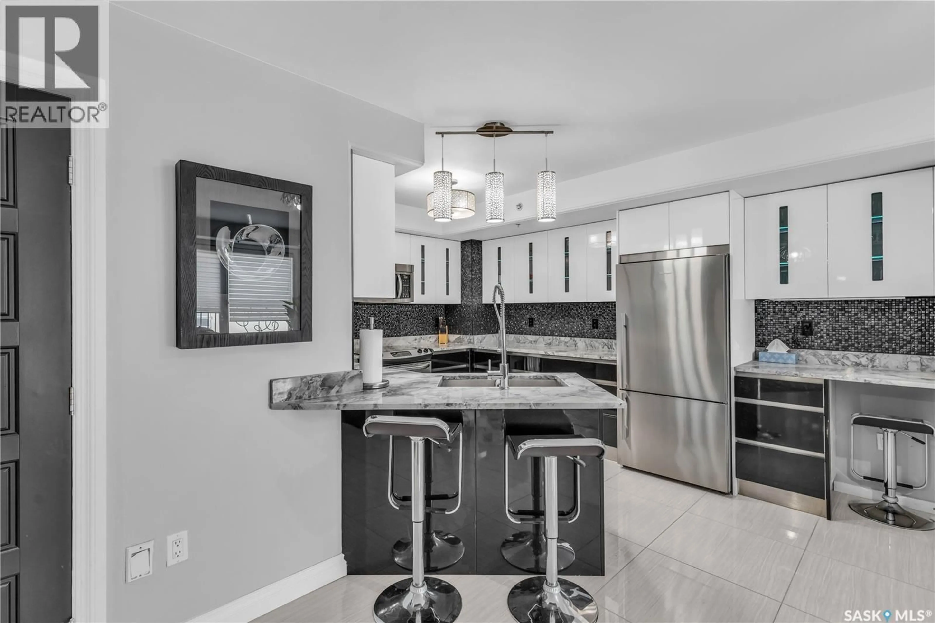 Open concept kitchen, ceramic/tile floor for N - 504 157 2ND AVENUE, Saskatoon Saskatchewan S7K2A9