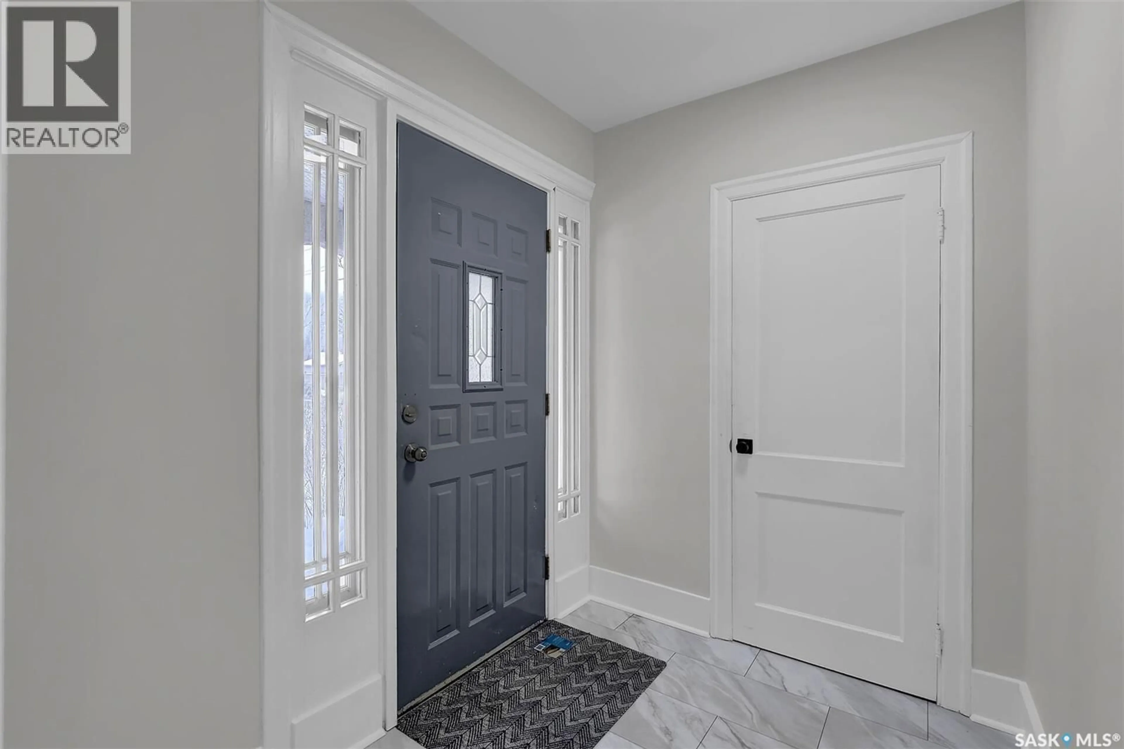 Indoor entryway for 2070 PRINCESS STREET, Regina Saskatchewan S4T3Z4