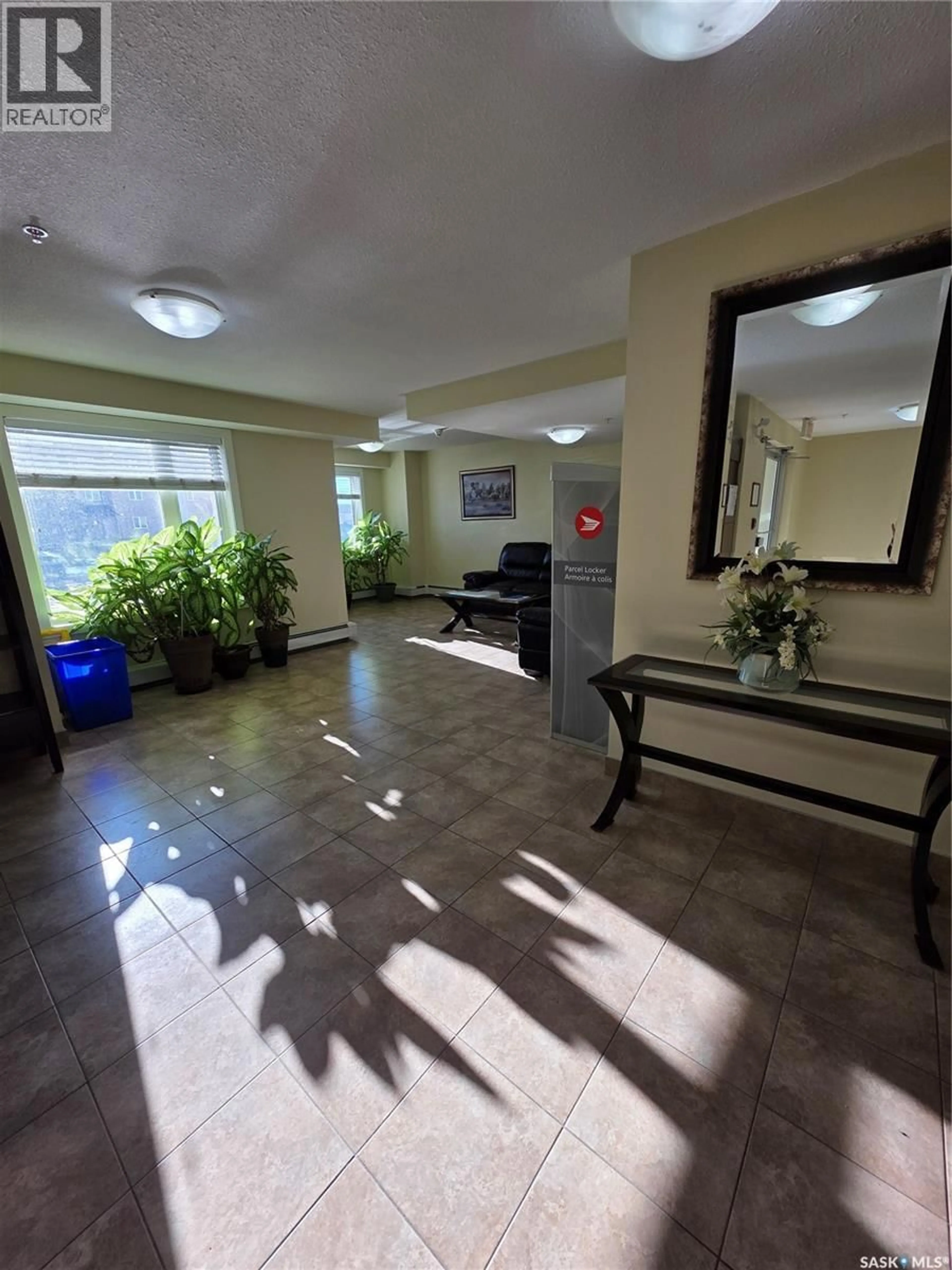 Indoor foyer for 304 - 404 PETTERSON DRIVE, Estevan Saskatchewan S4A1N7