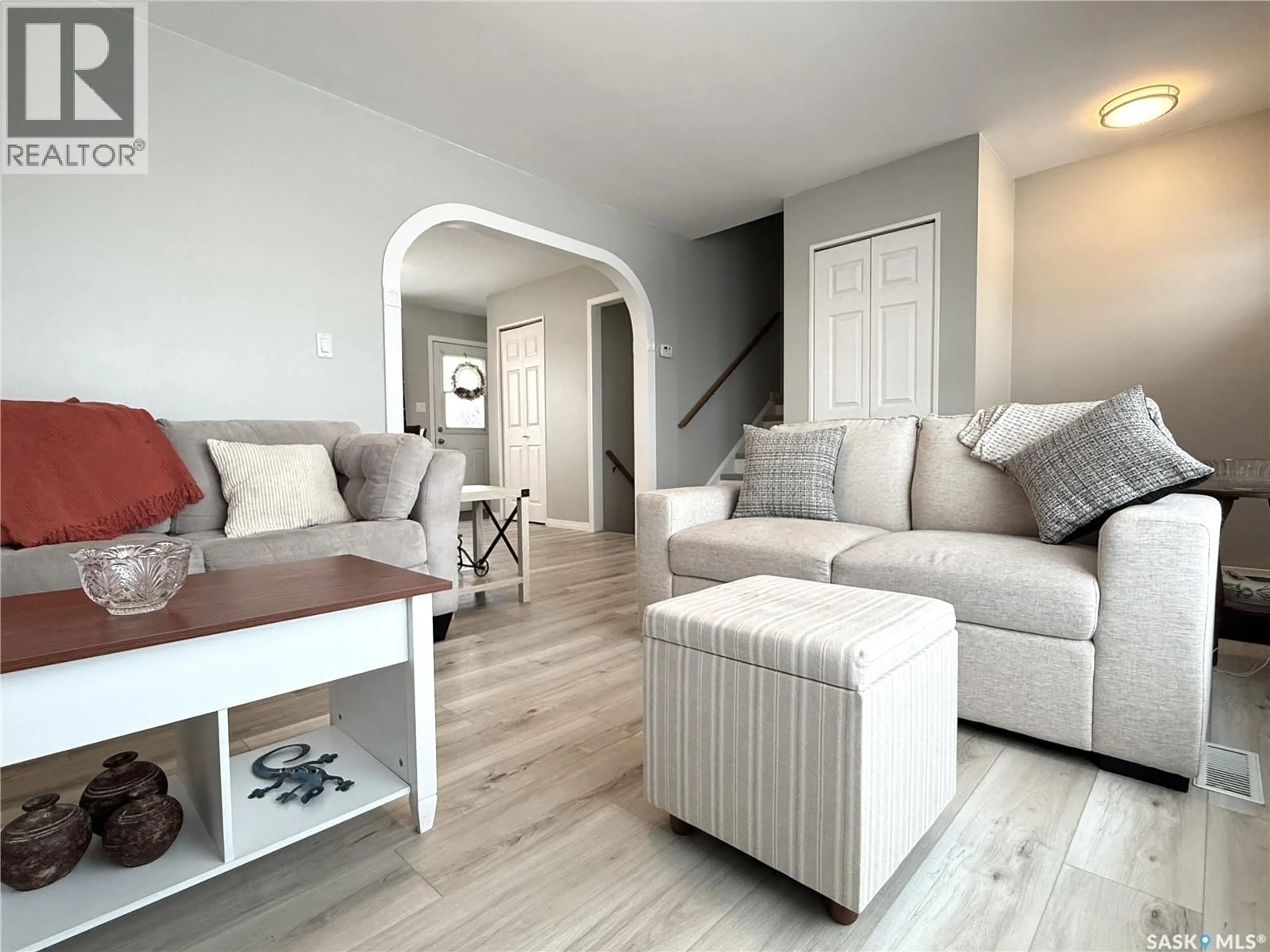 Living room with furniture, unknown for 11 QUEBEC DRIVE, Melville Saskatchewan S0A2P0