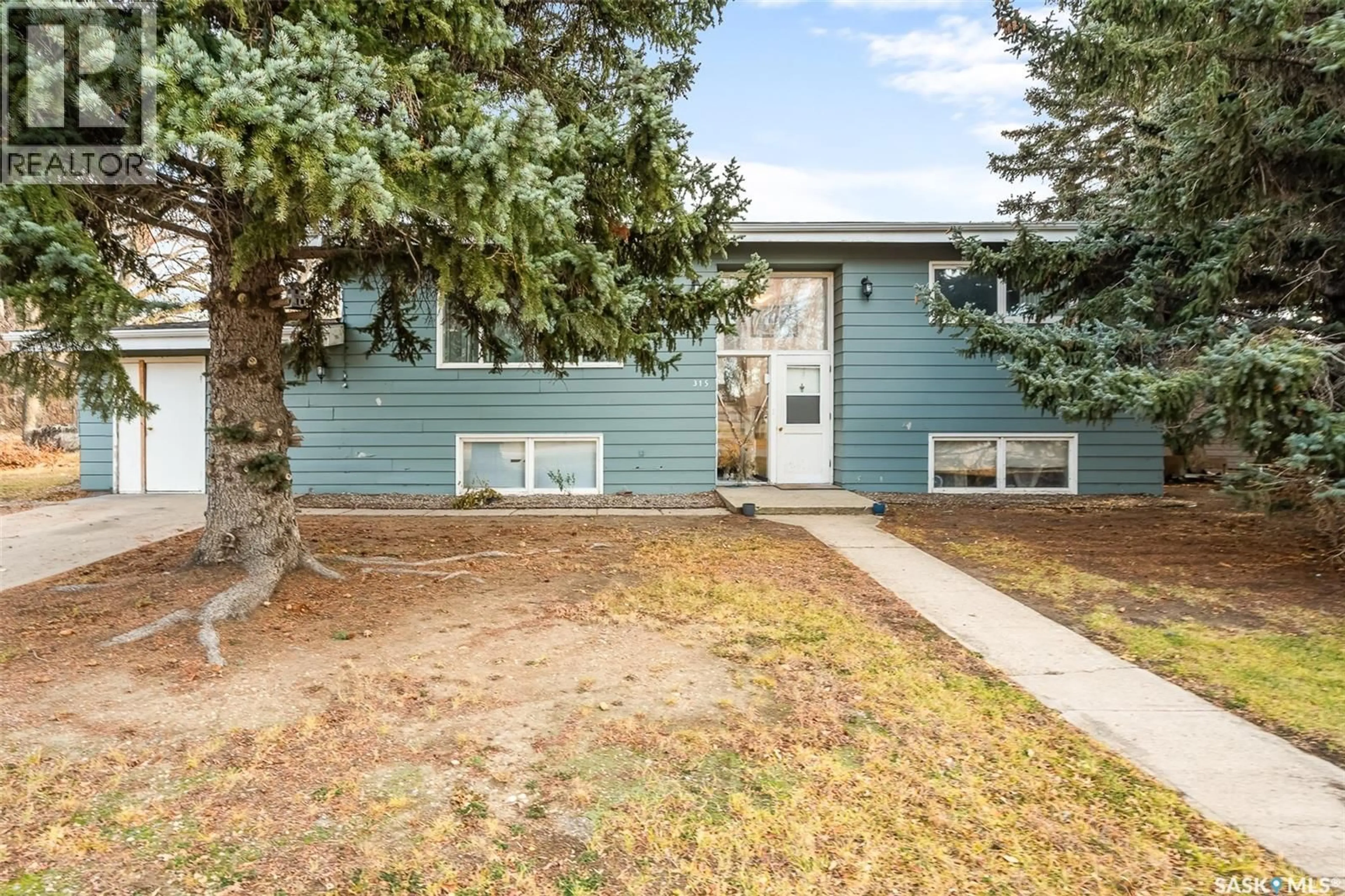 Home with vinyl exterior material, street for 315 BIRCH STREET, Caronport Saskatchewan S0H0S0