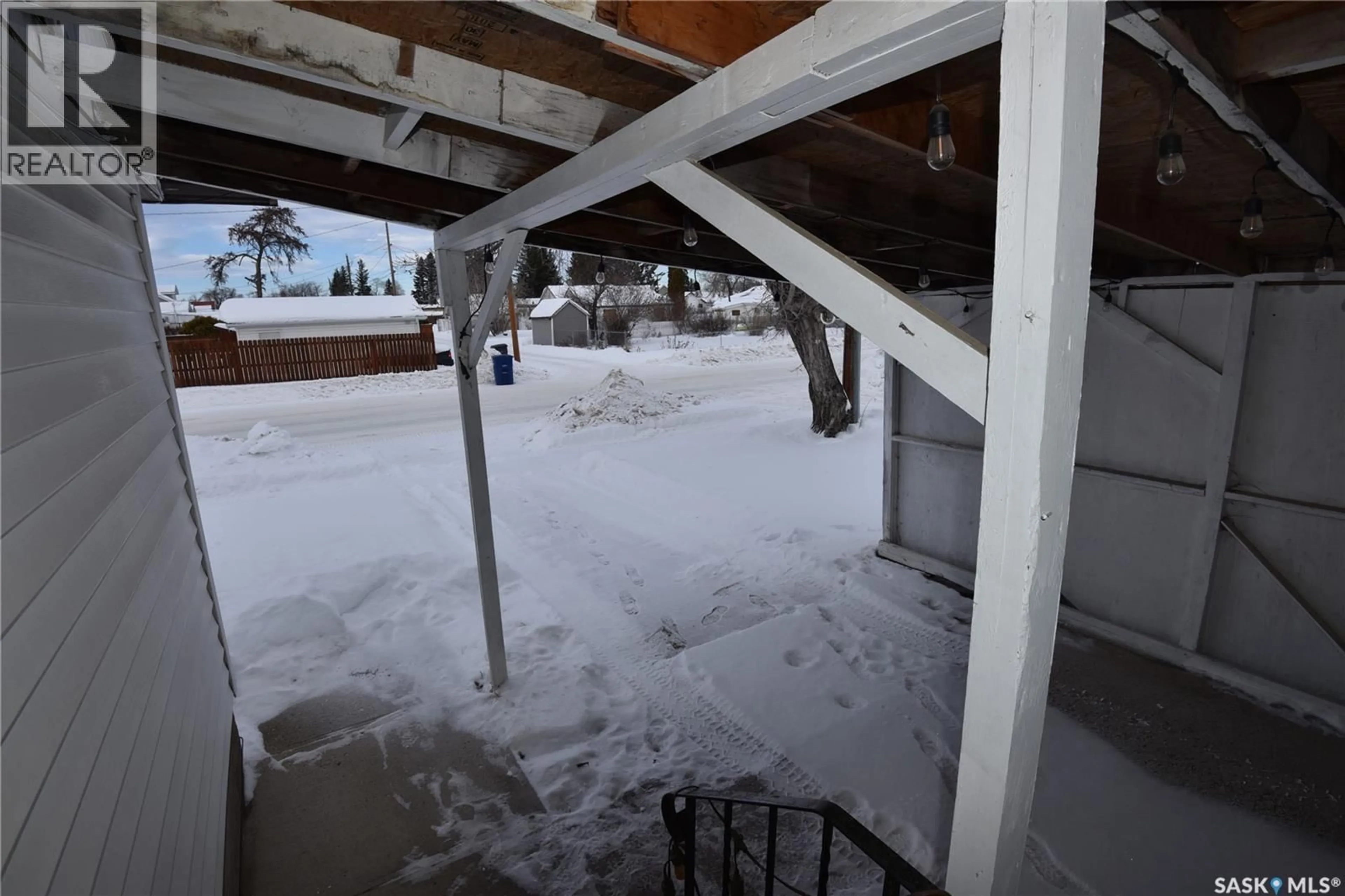 Unknown for 306 3RD AVENUE, Nipawin Saskatchewan S0E1E0