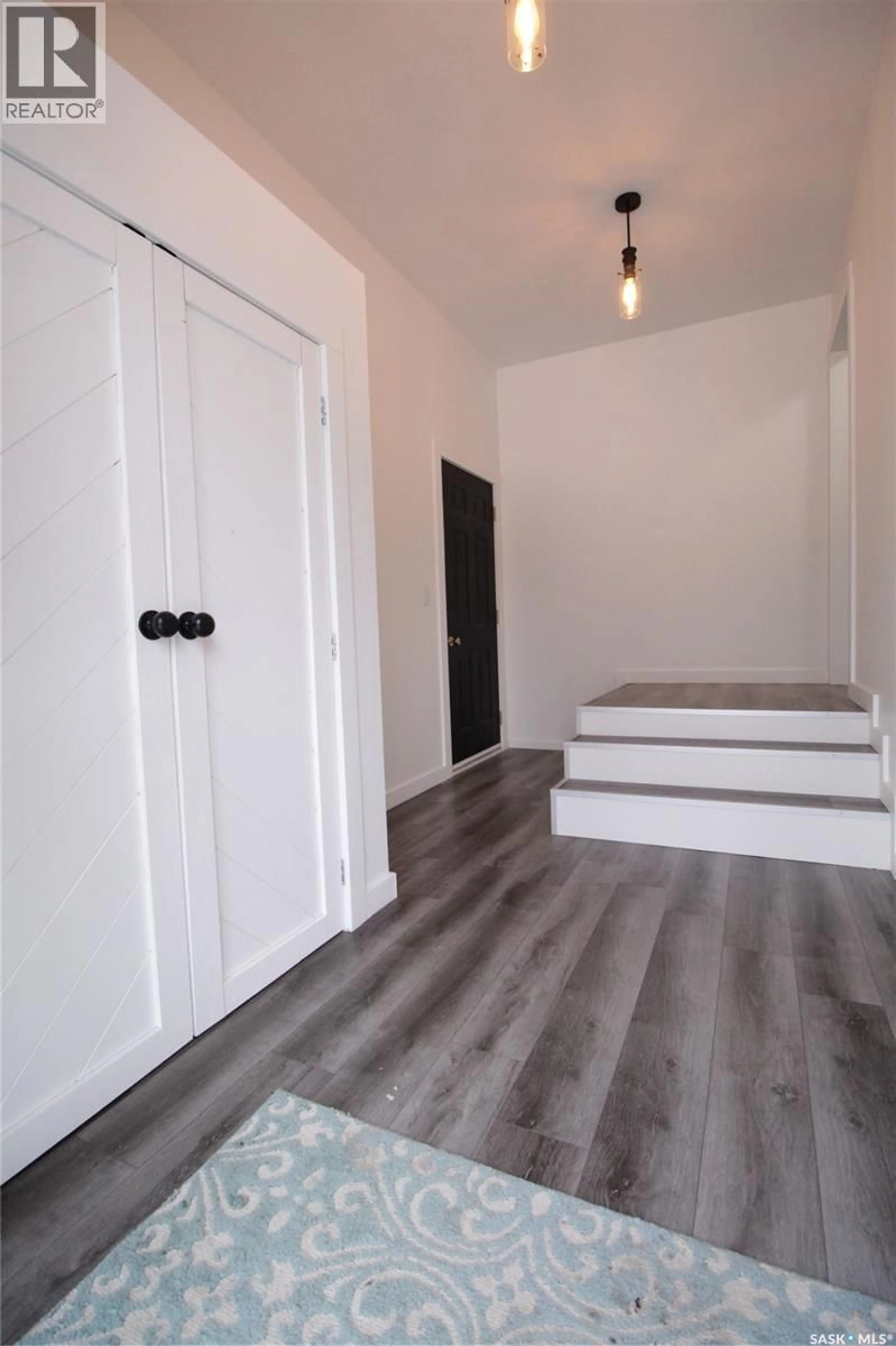 Indoor entryway for 302 3RD AVENUE, Whitewood Saskatchewan S0G5C0