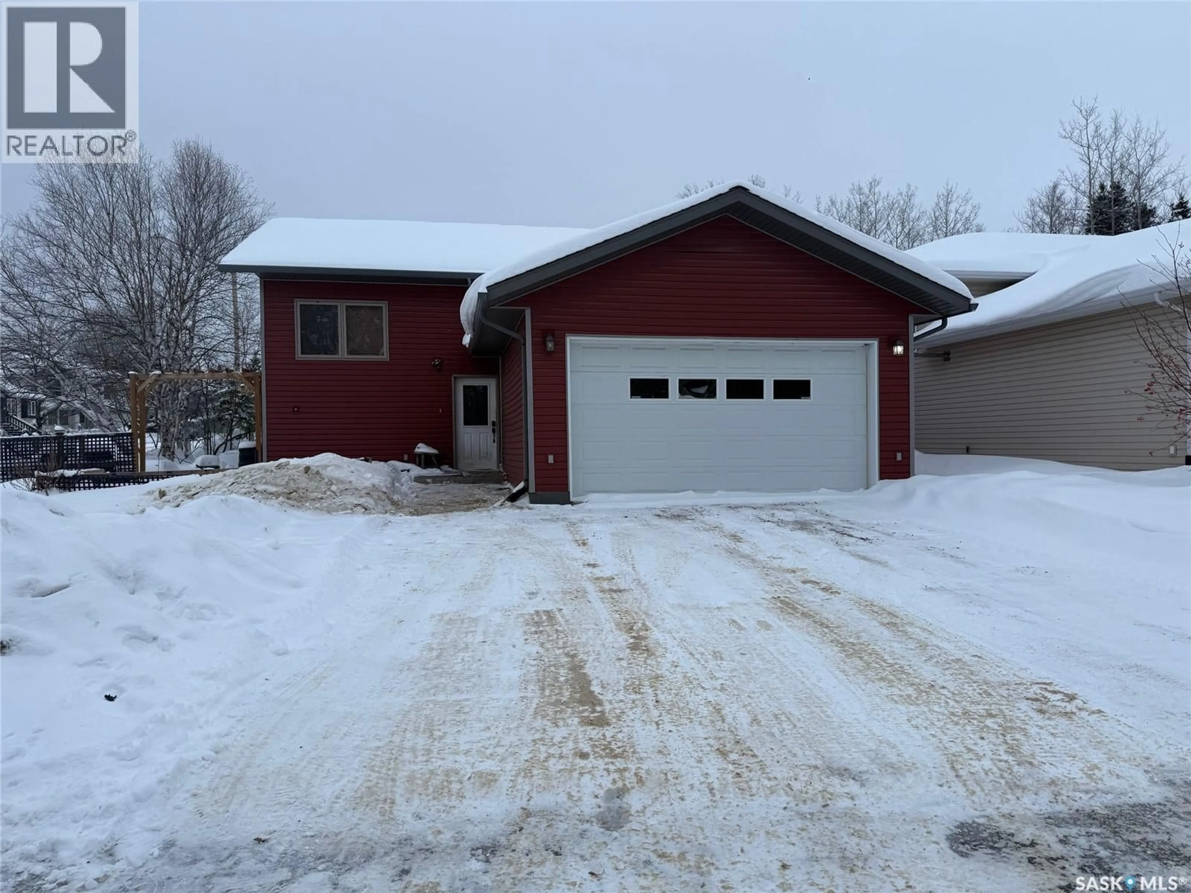 Indoor garage for 1448 STUDER STREET, La Ronge Saskatchewan S0J1L0