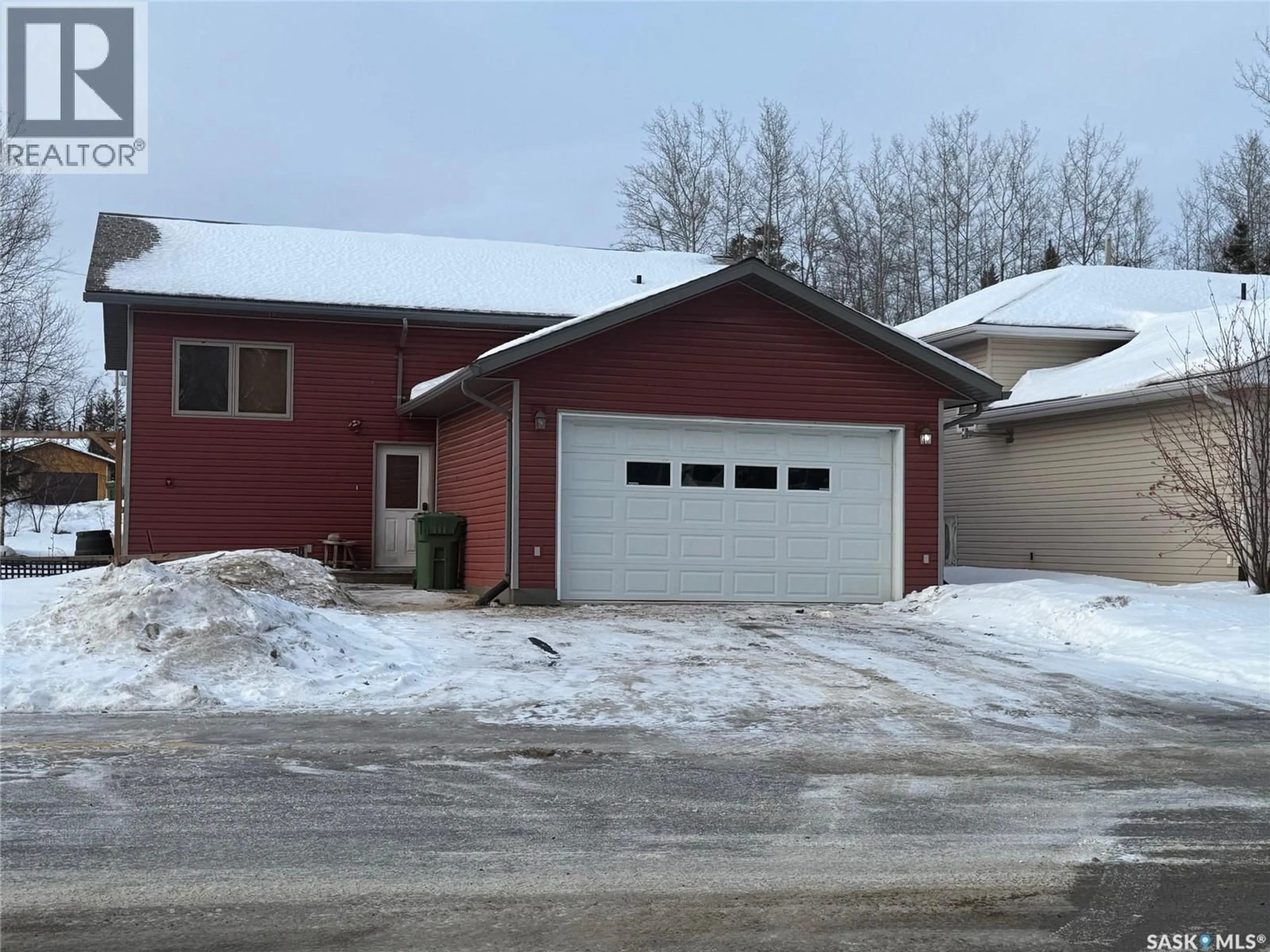 Indoor garage for 1448 STUDER STREET, La Ronge Saskatchewan S0J1L0