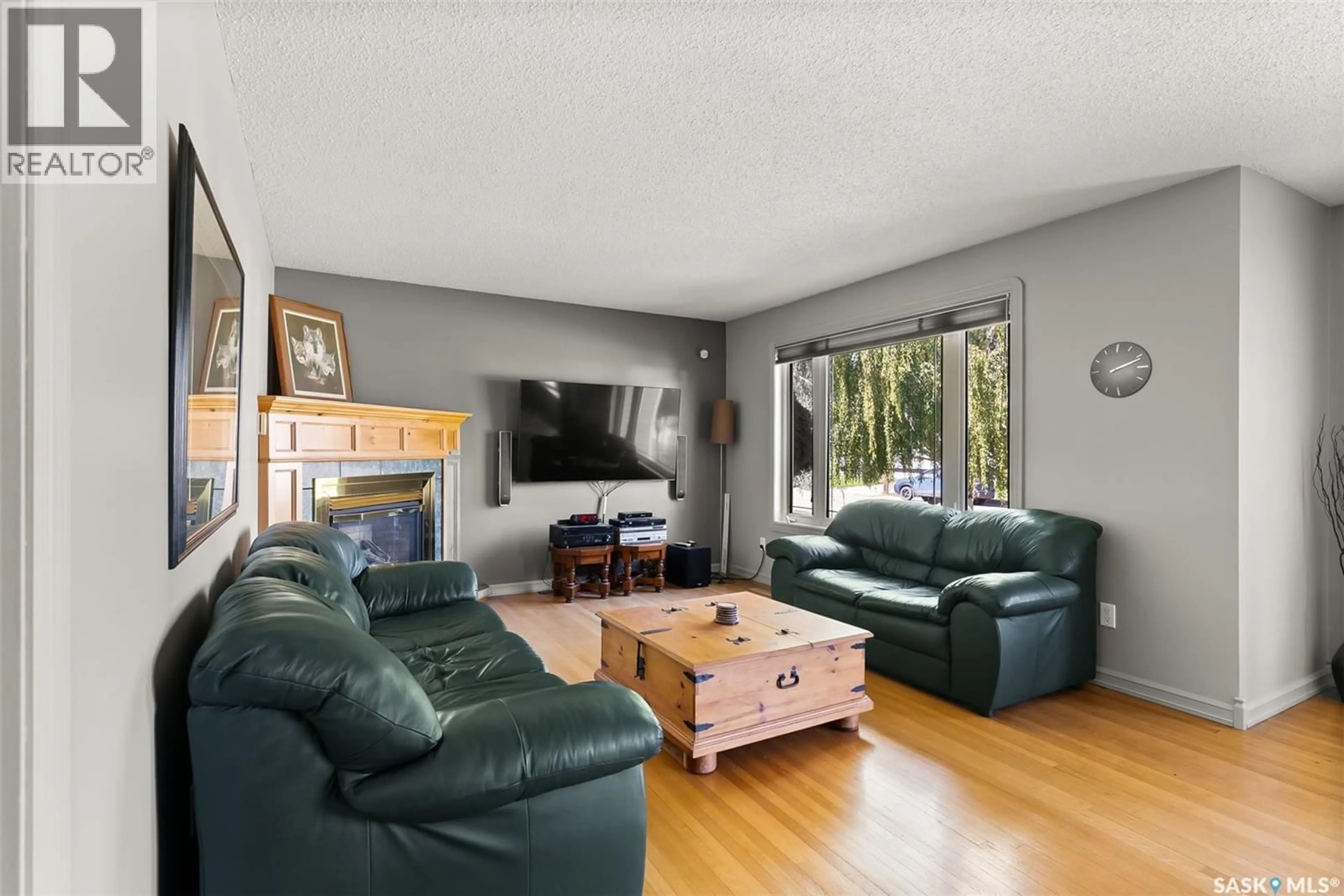 Living room with furniture, unknown for 433 9TH AVENUE, Melville Saskatchewan S0A2P0