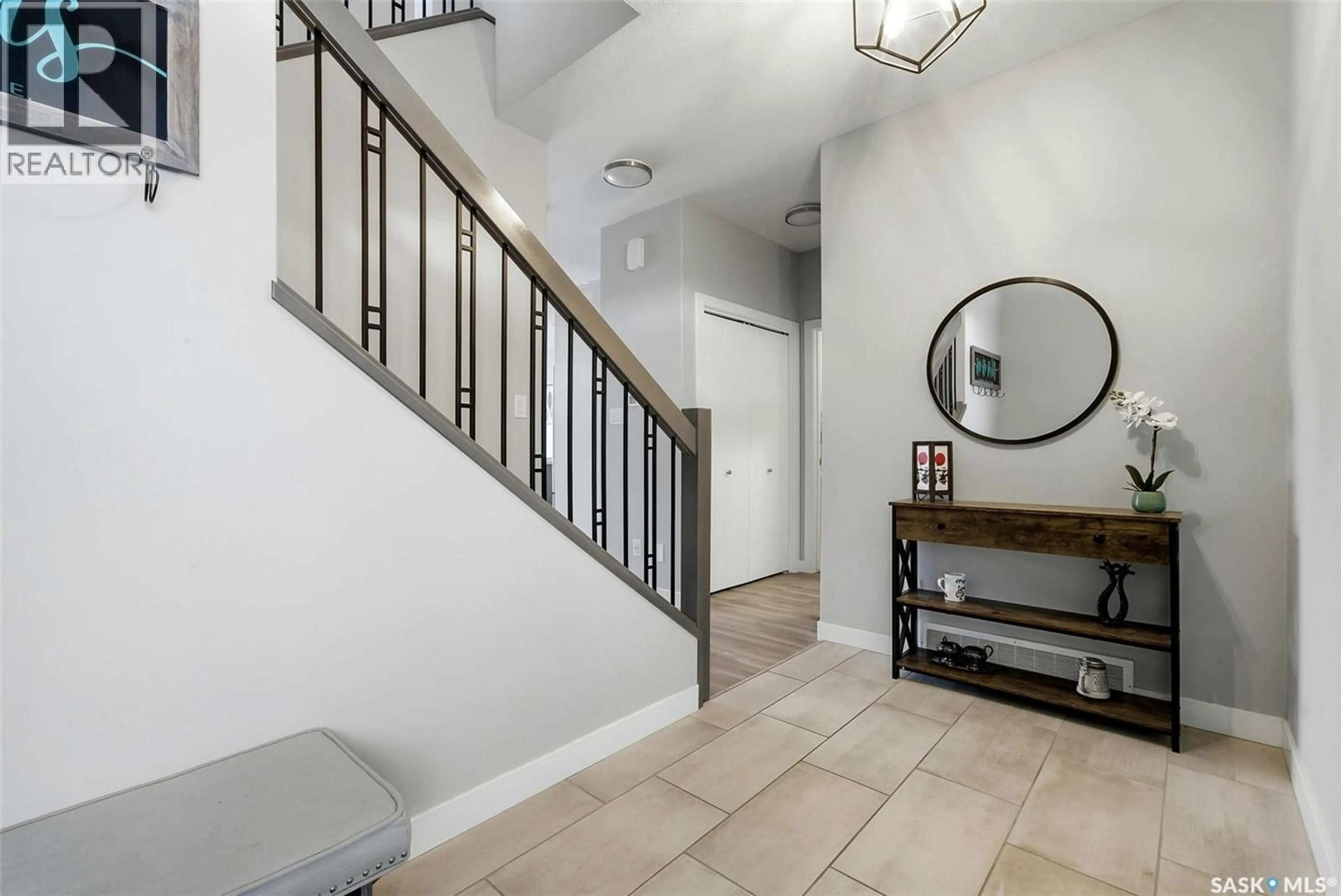 Indoor entryway for 6730 MAPLE VISTA DRIVE, Regina Saskatchewan S4X0J5