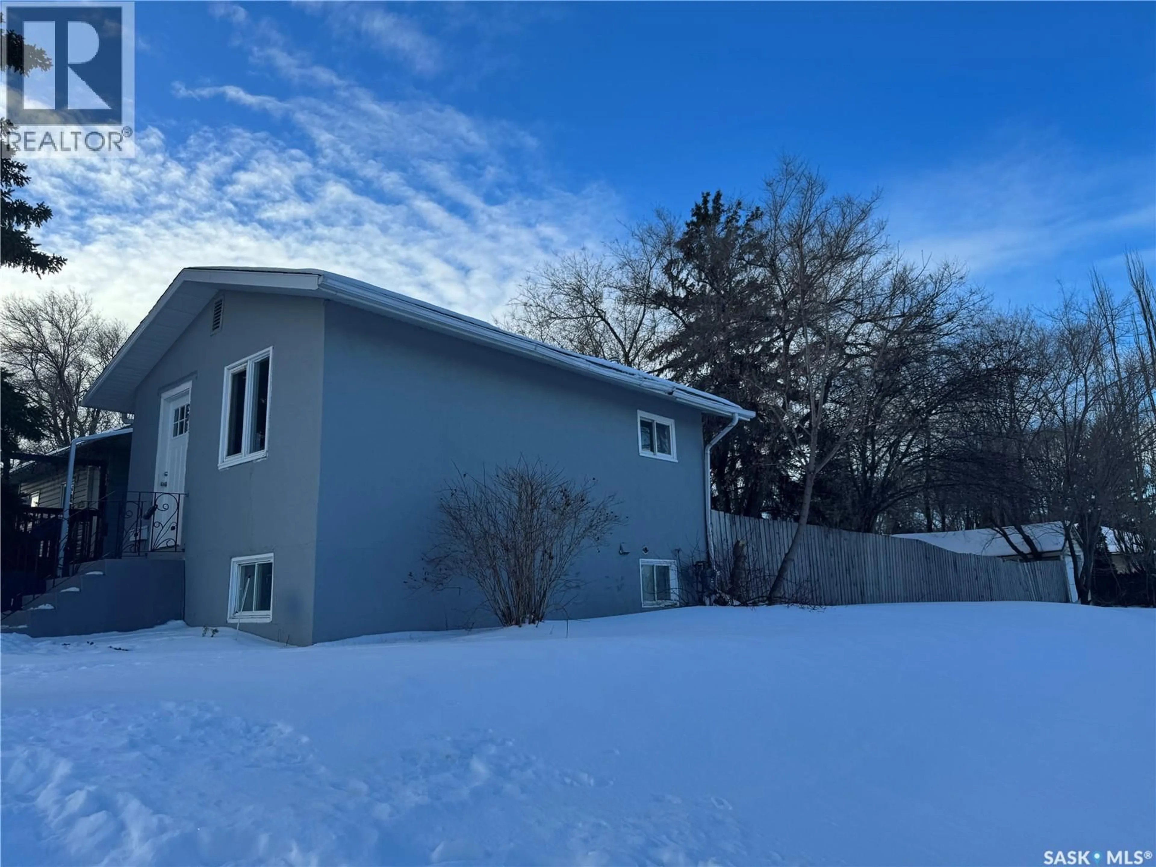 A pic from outside/outdoor area/front of a property/back of a property/a pic from drone, unknown for S - 201 Y AVENUE, Saskatoon Saskatchewan S7M3J4