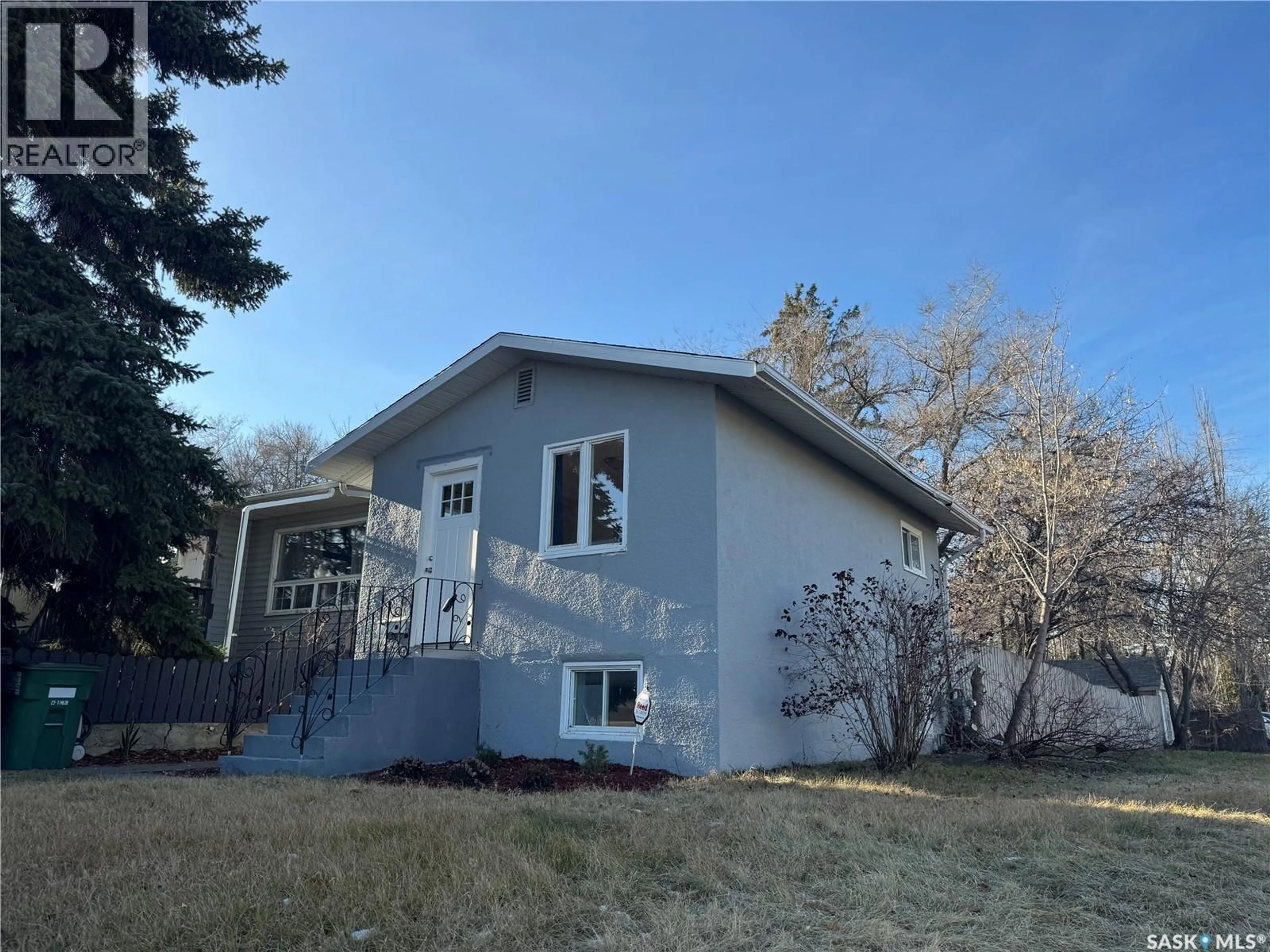 Home with vinyl exterior material, unknown for S - 201 Y AVENUE, Saskatoon Saskatchewan S7M3J4