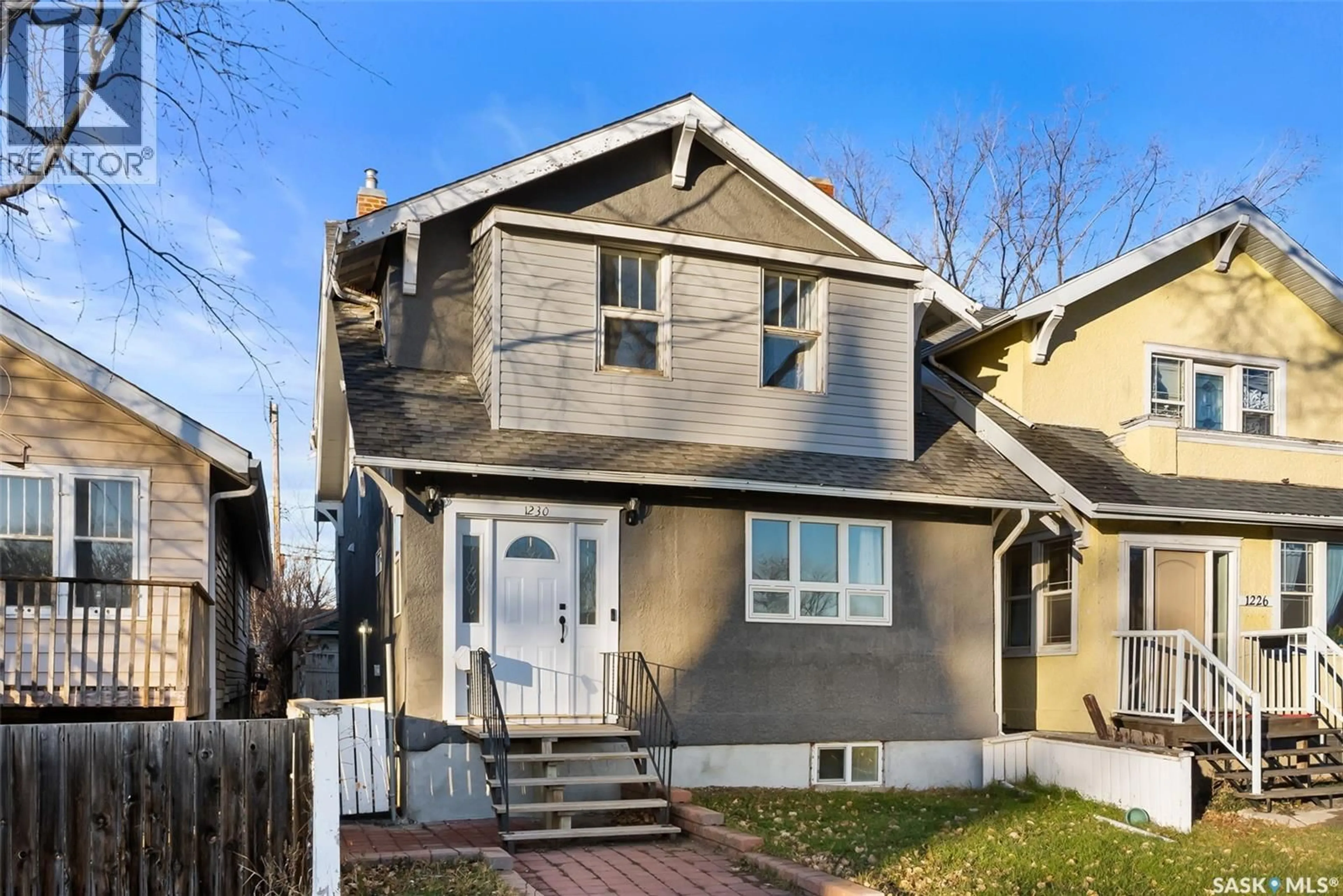Home with vinyl exterior material, street for 1230 VICTORIA AVENUE, Regina Saskatchewan S4P0N9
