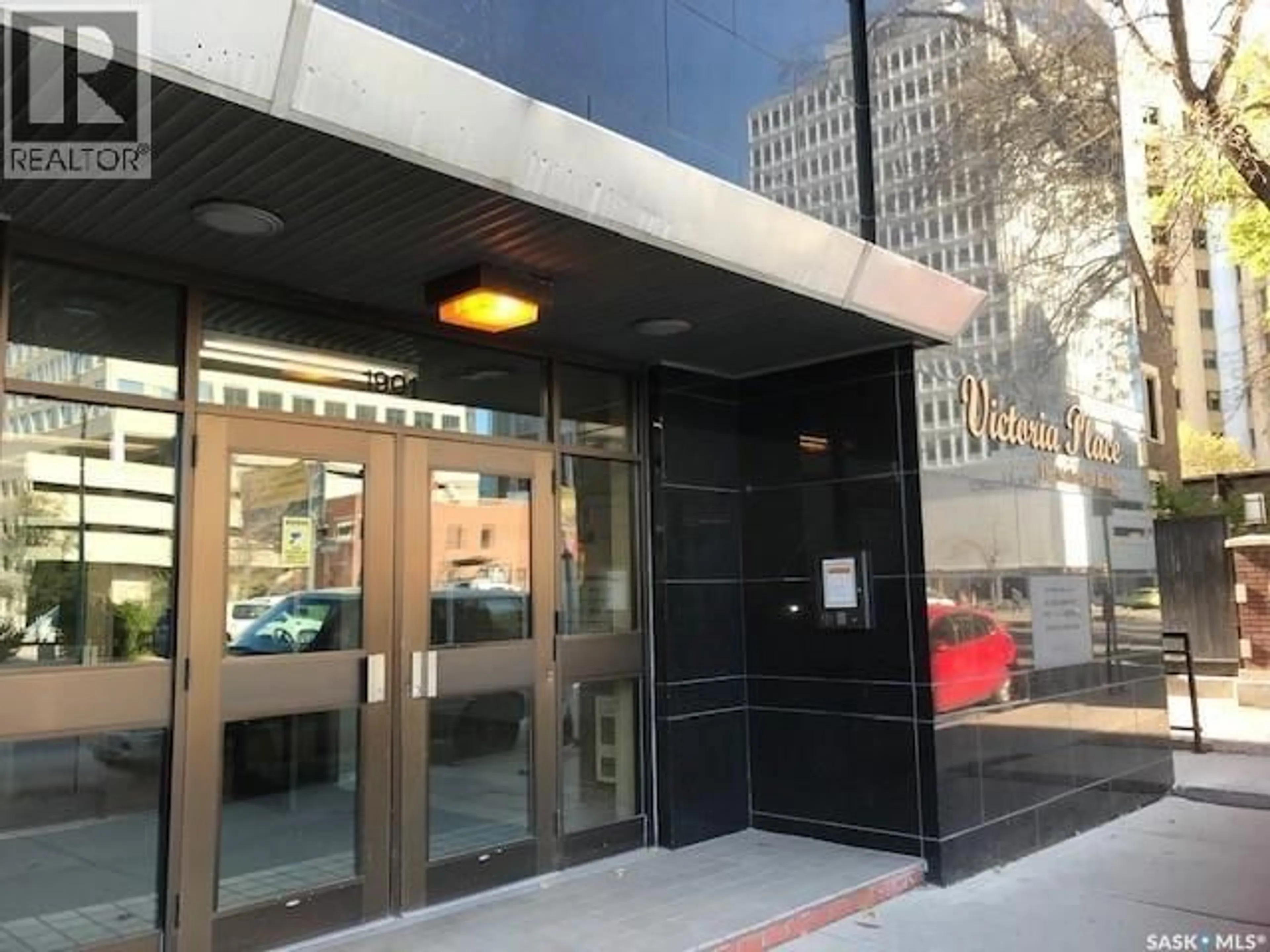 Indoor foyer for 208 - 1901 VICTORIA AVENUE, Regina Saskatchewan S4P3R4