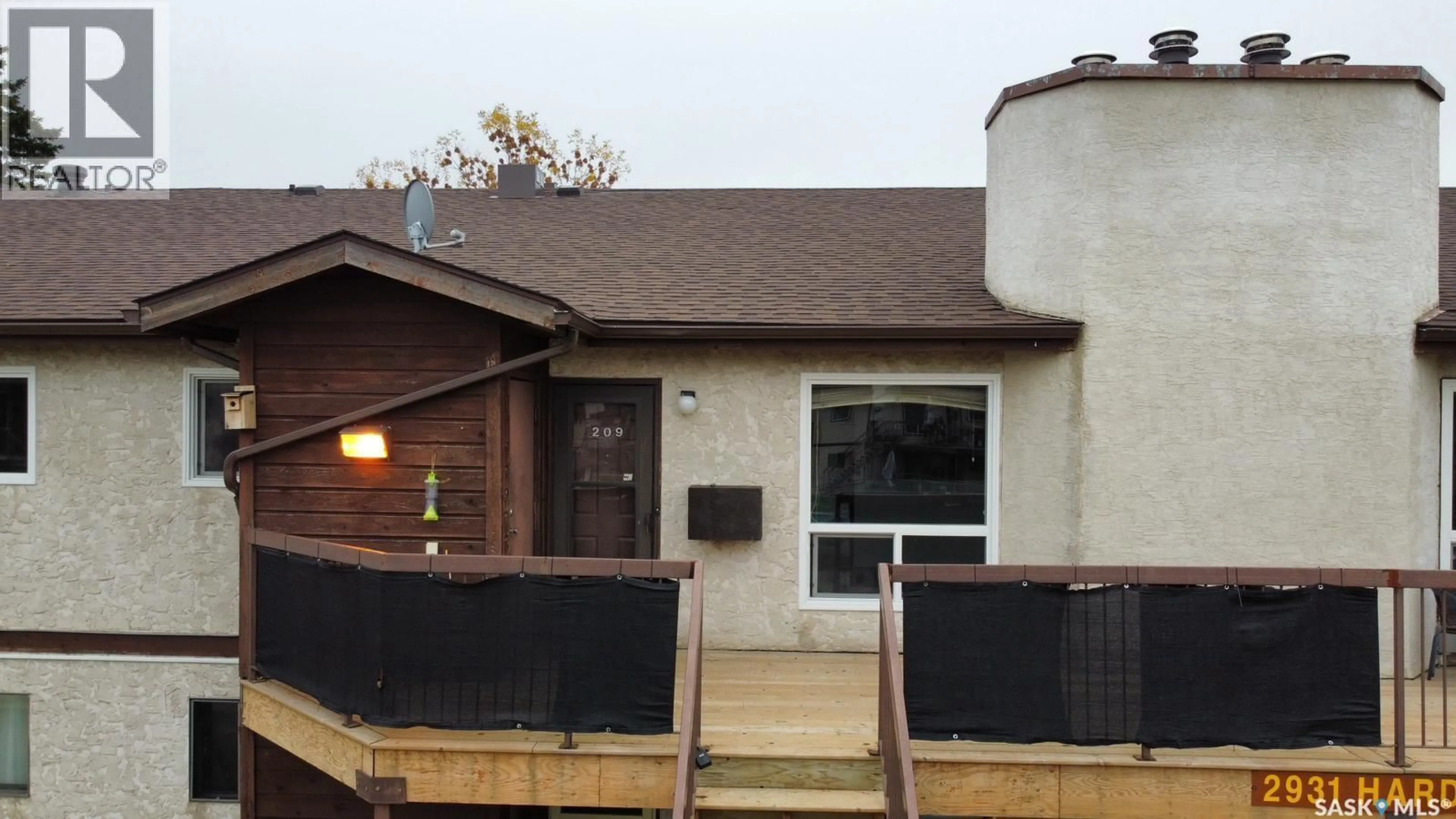 Patio, building for 209 - 2931 HARDING STREET, Regina Saskatchewan S4V1B9