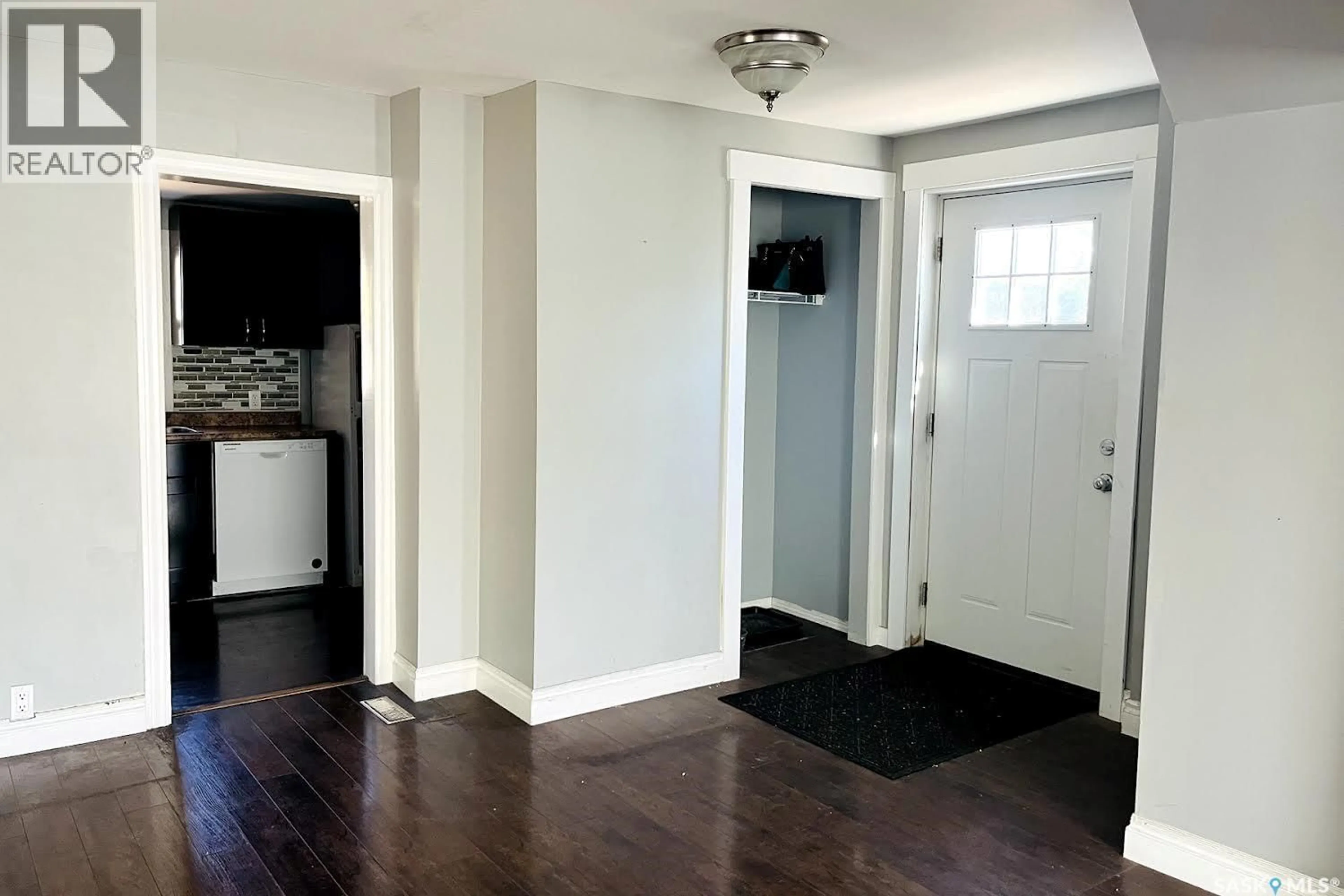 Indoor entryway for 344 LILLOOET STREET, Moose Jaw Saskatchewan S6H4Z2