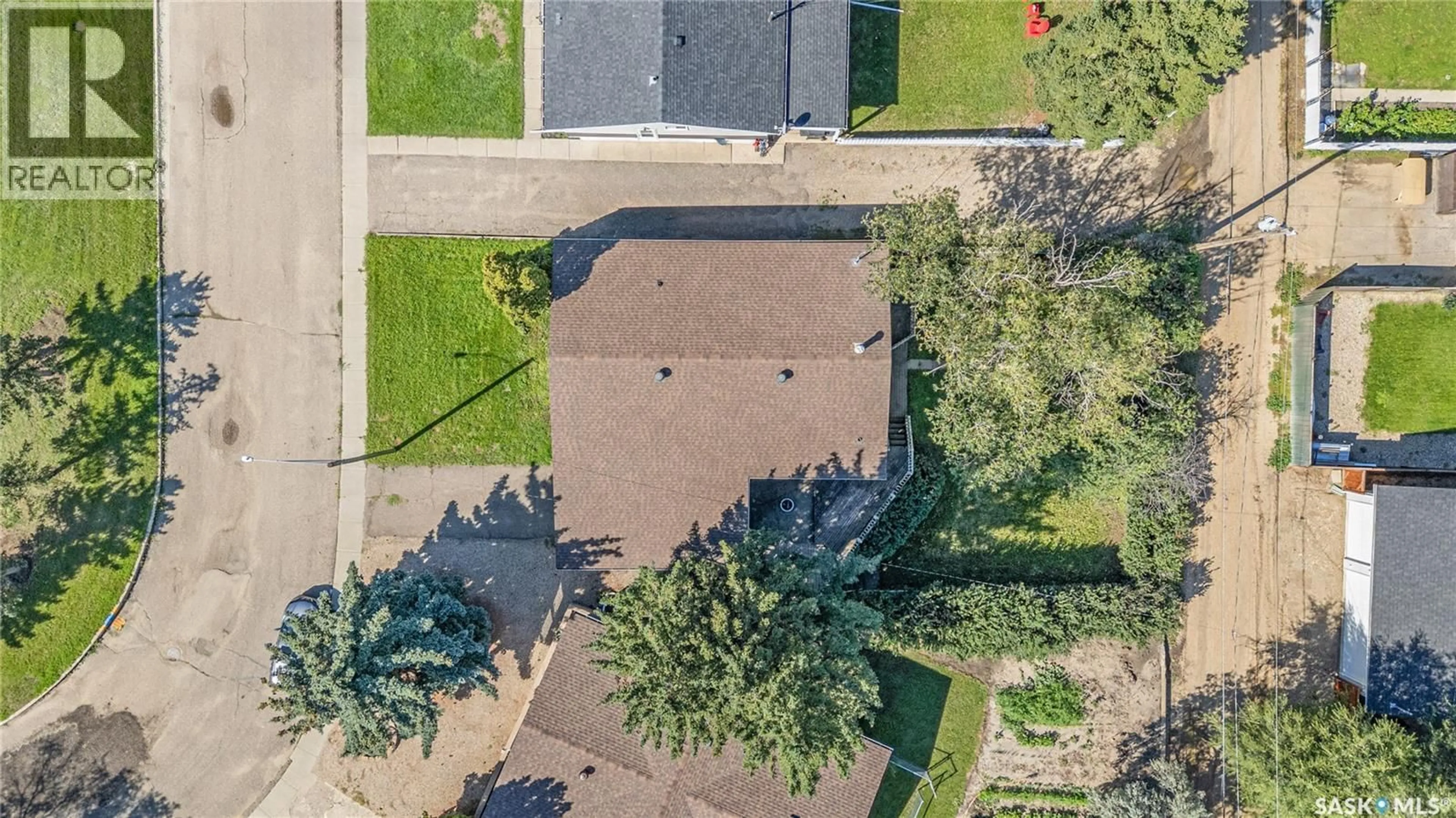 A pic from outside/outdoor area/front of a property/back of a property/a pic from drone, street for 106 WOOD CRESCENT, Assiniboia Saskatchewan S0H0B0