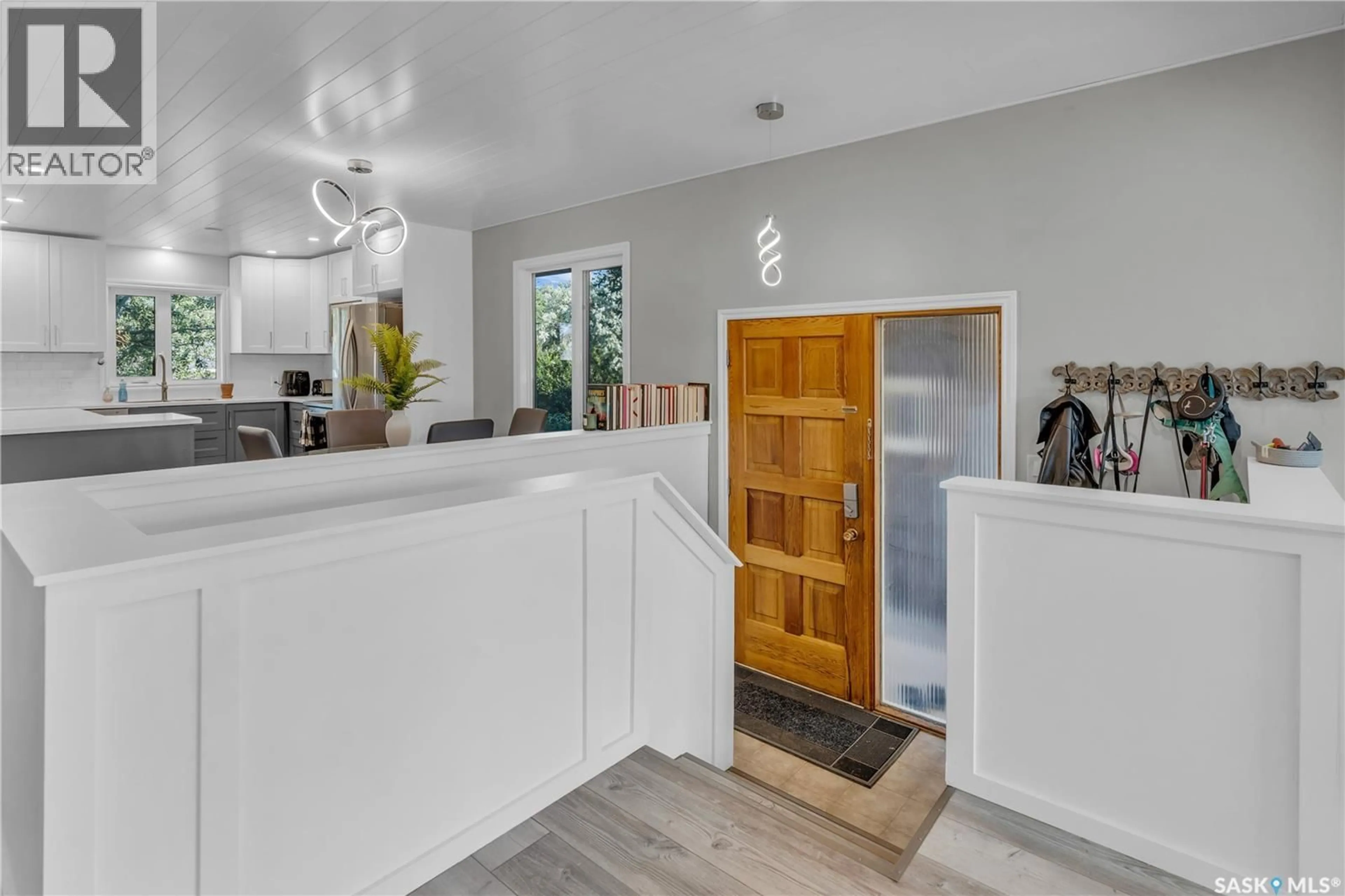 Indoor entryway for 106 WOOD CRESCENT, Assiniboia Saskatchewan S0H0B0