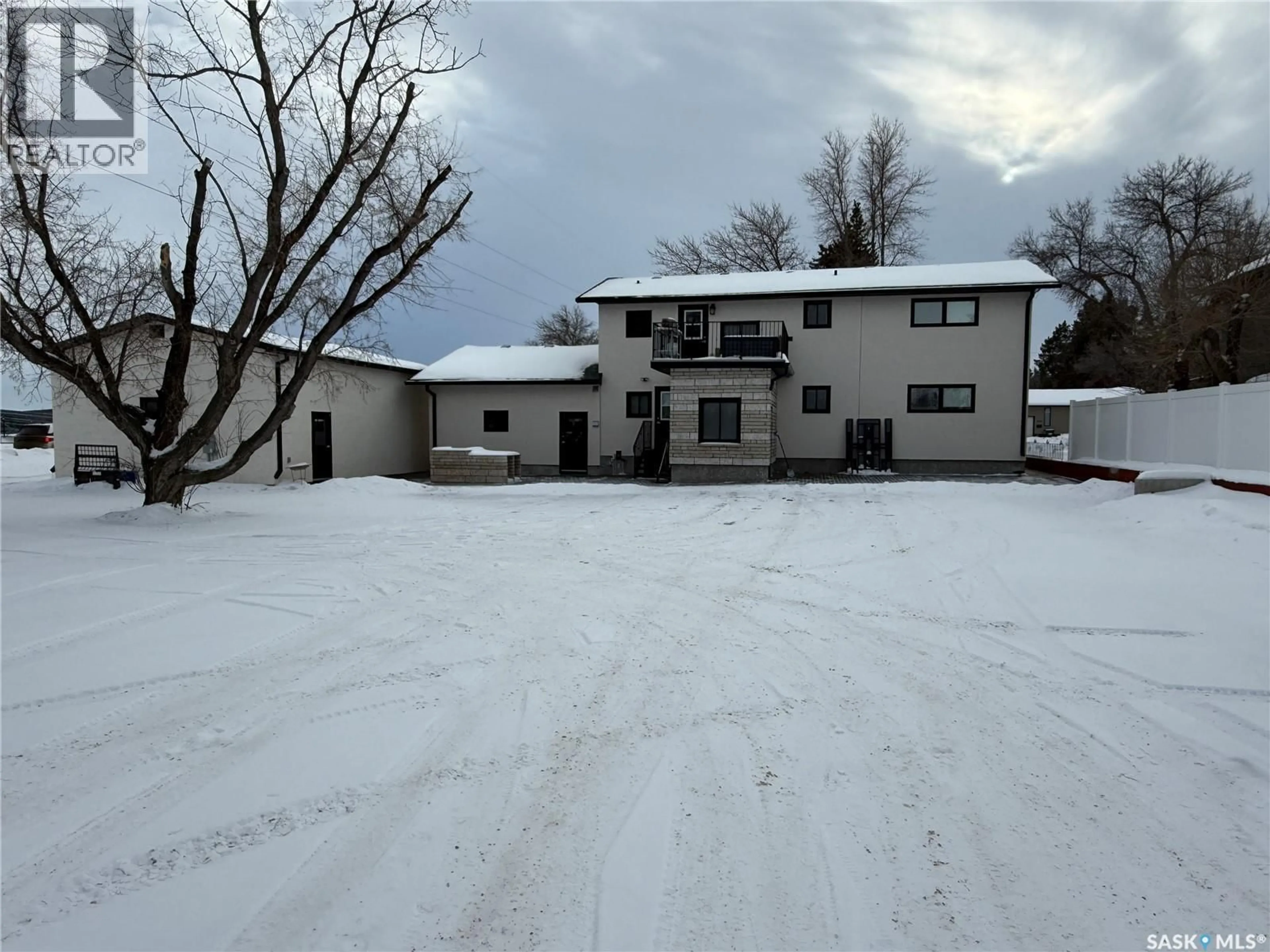 A pic from outside/outdoor area/front of a property/back of a property/a pic from drone, building for 3102 CAEN STREET, Saskatoon Saskatchewan S7M3N5