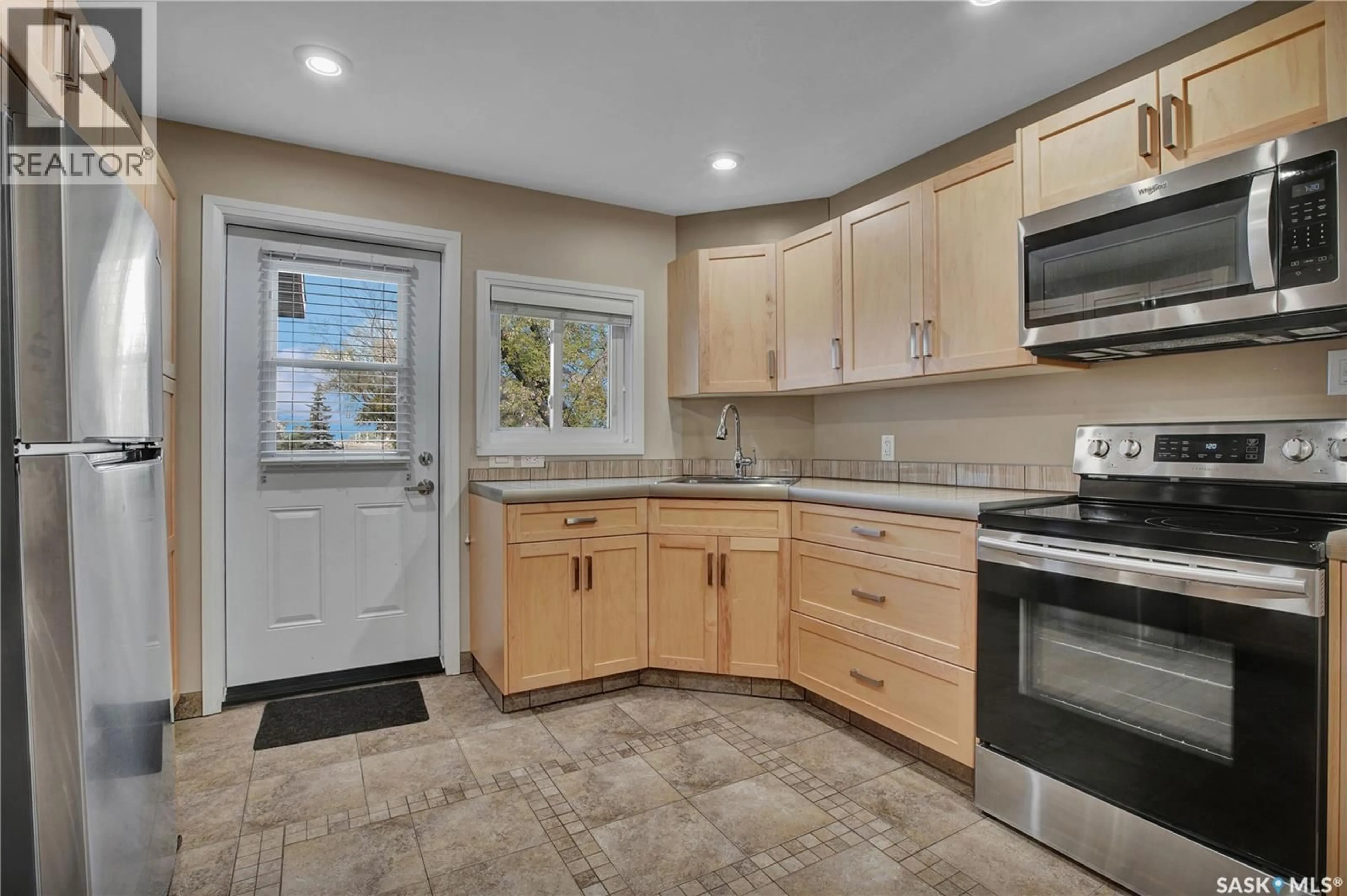 Open concept kitchen, ceramic/tile floor for 3102 CAEN STREET, Saskatoon Saskatchewan S7M3N5