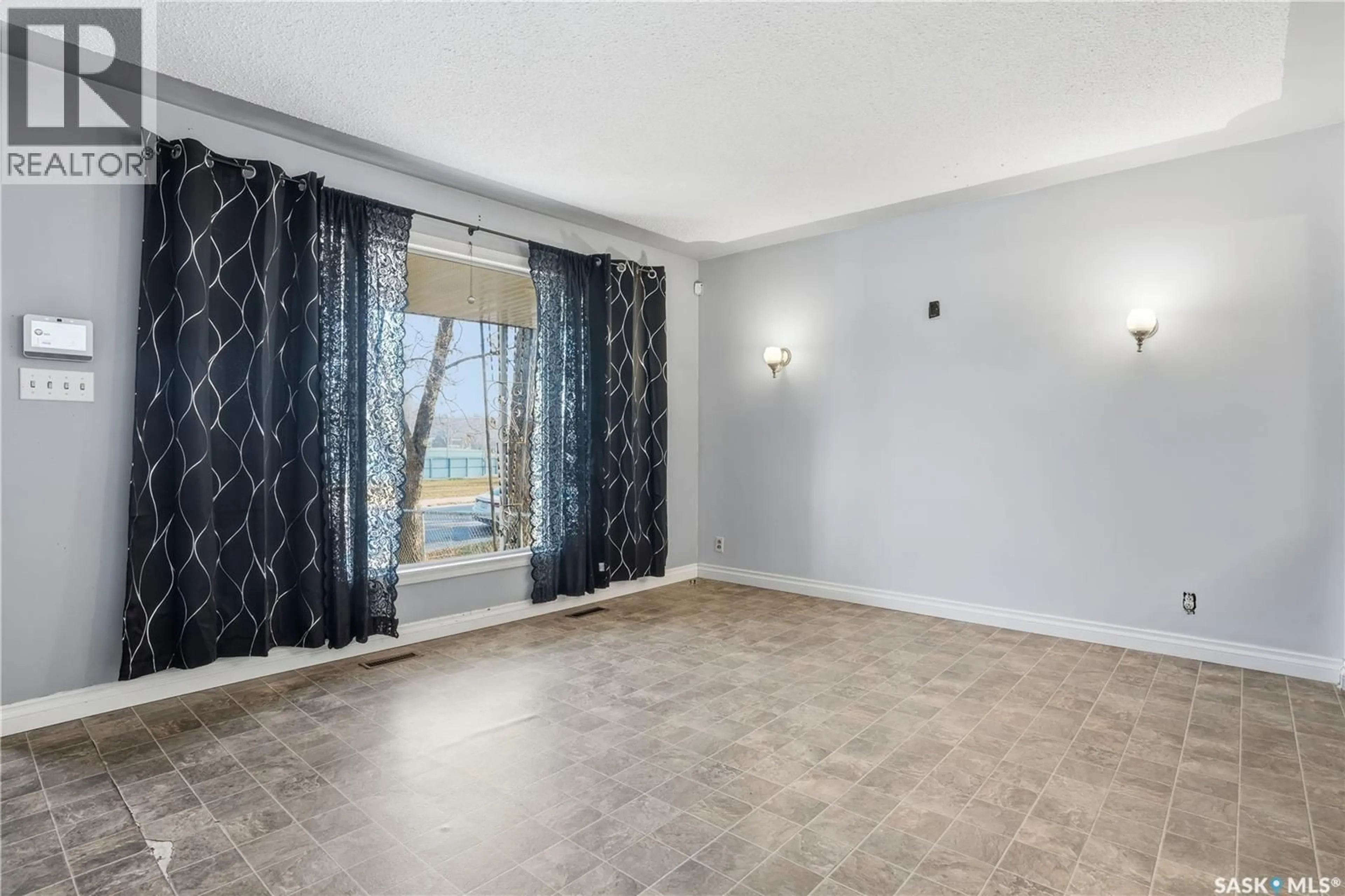 A pic of a room for 918 GARNET STREET, Regina Saskatchewan S4T2X5