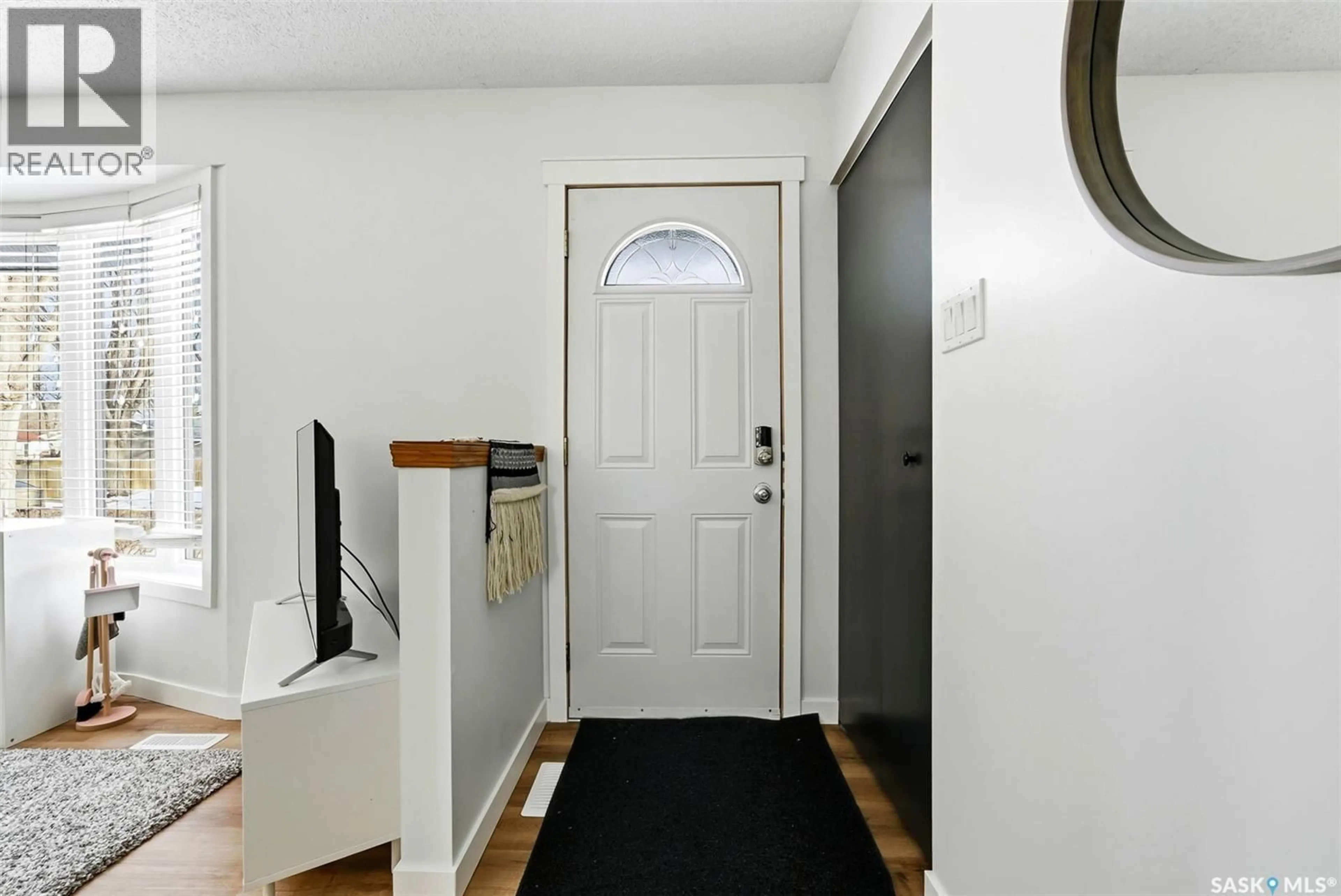 Indoor entryway for 14 JOYCE CRESCENT, Regina Saskatchewan S4N5G3