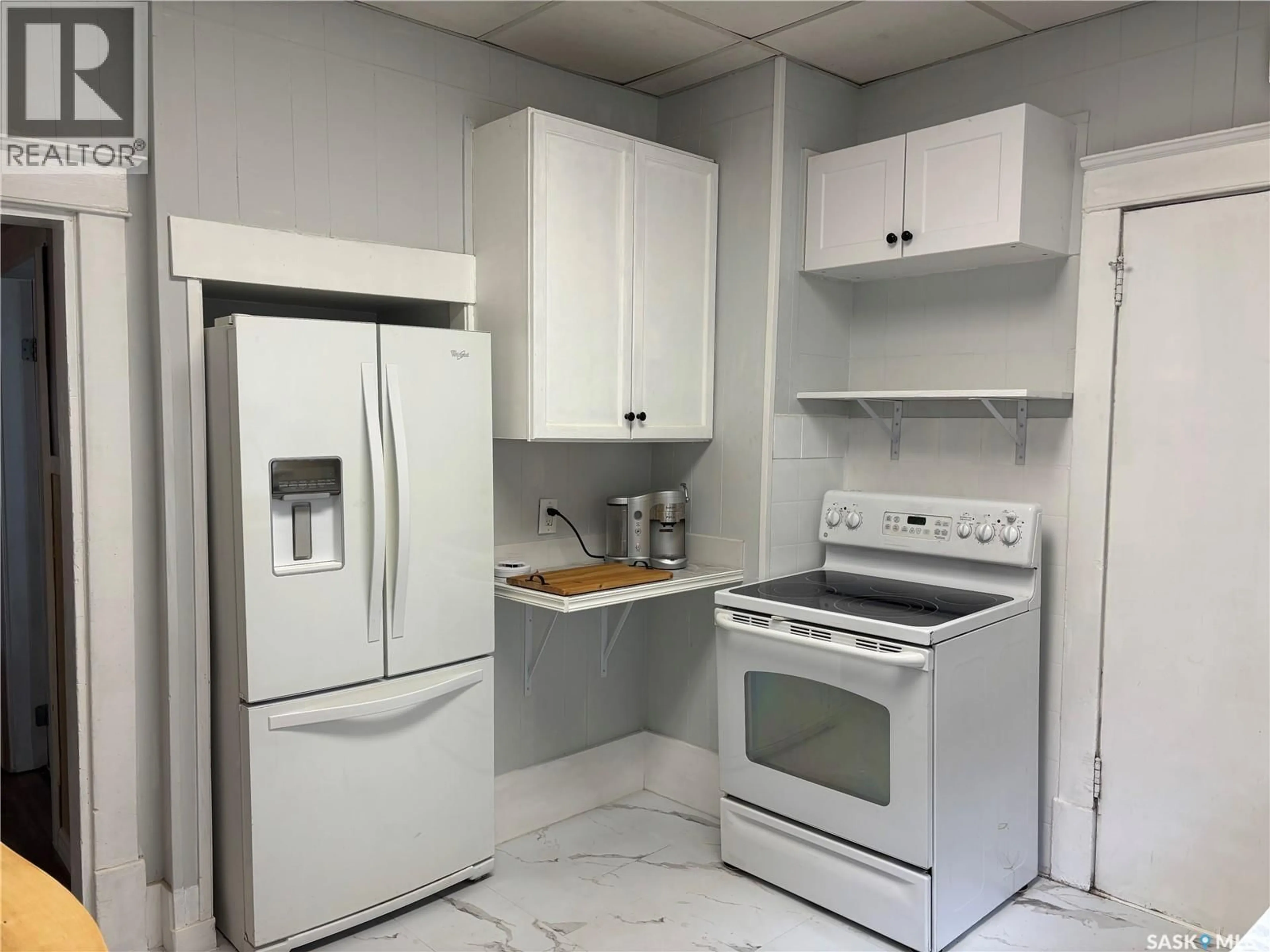 Standard kitchen, ceramic/tile floor for 1031 3RD AVENUE, Moose Jaw Saskatchewan S6H1E6