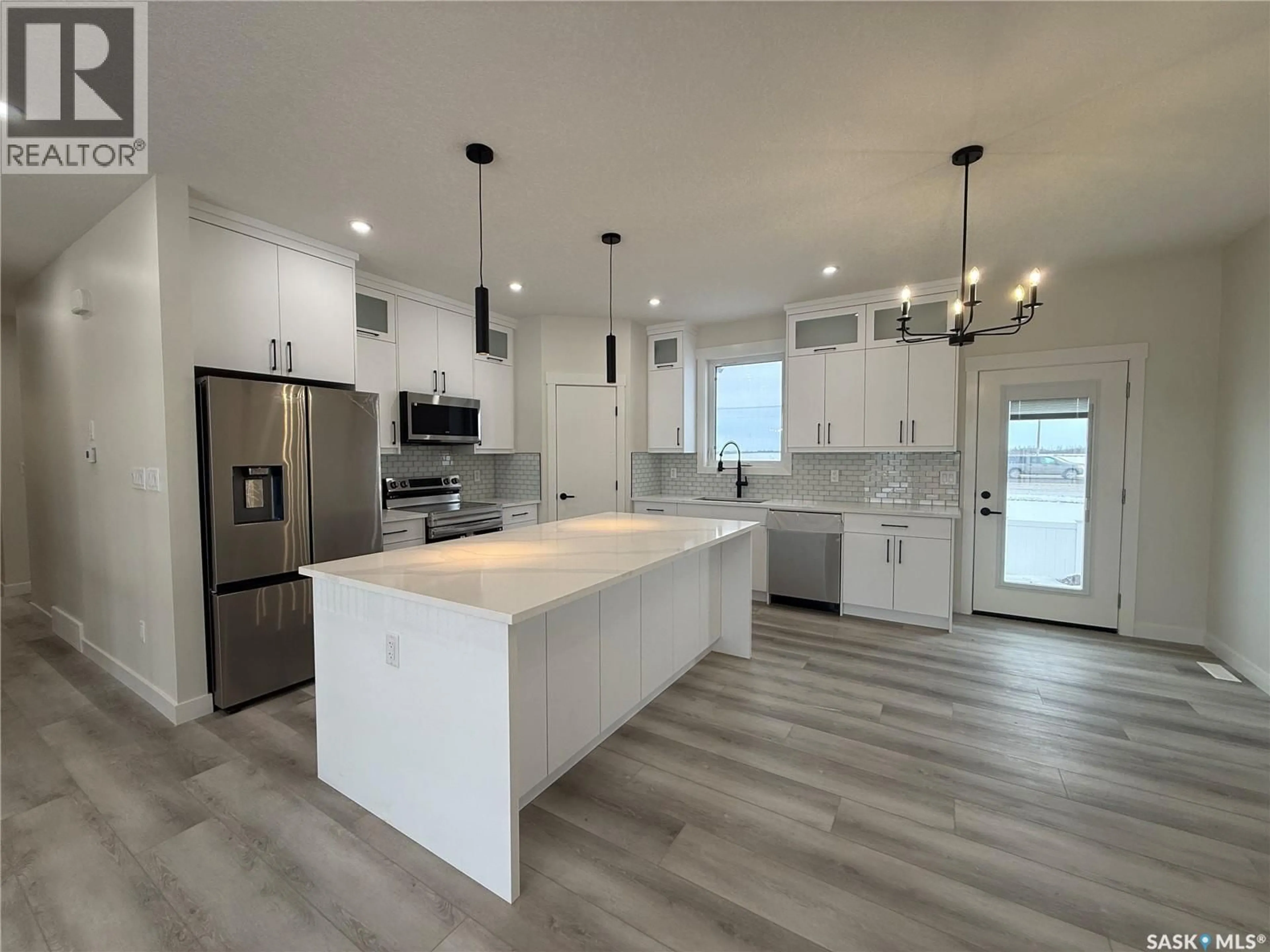 Open concept kitchen, unknown for 810 BALLESTEROS CRESCENT, Warman Saskatchewan S0K4S4