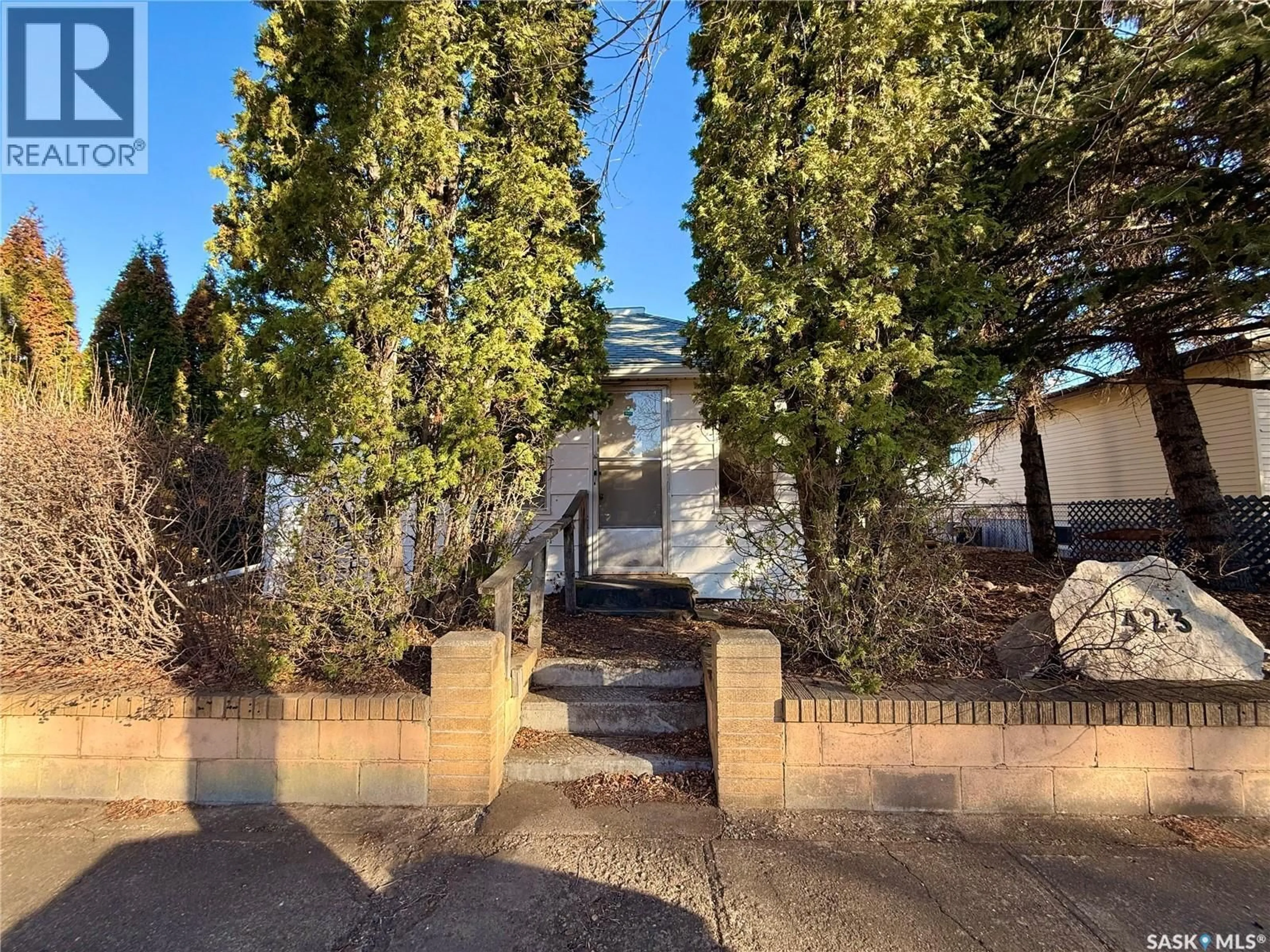 A pic from outside/outdoor area/front of a property/back of a property/a pic from drone, street for 423 DENNIS STREET, Herbert Saskatchewan S0H2A0